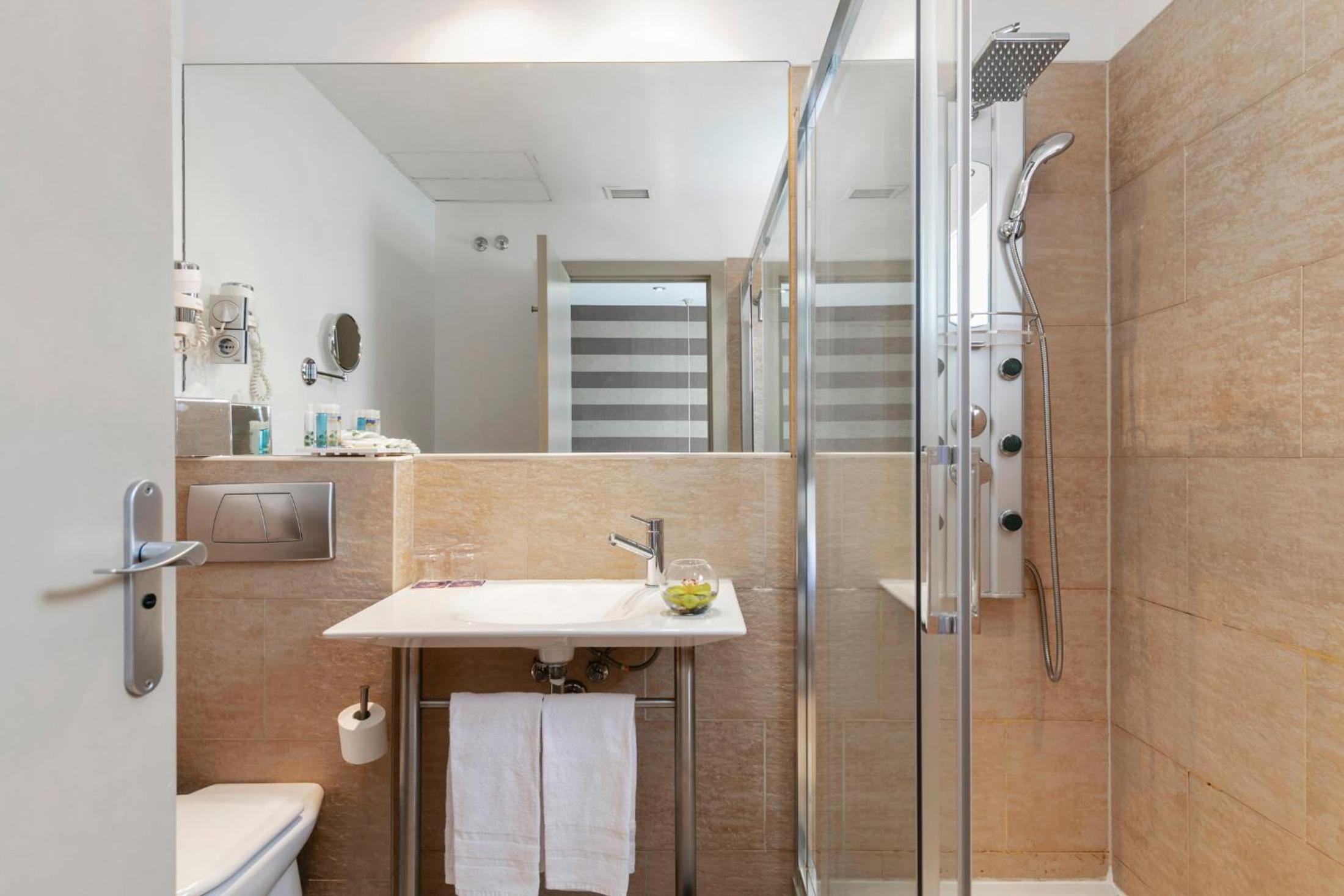 Superior Double or Twin Room - Photo 6