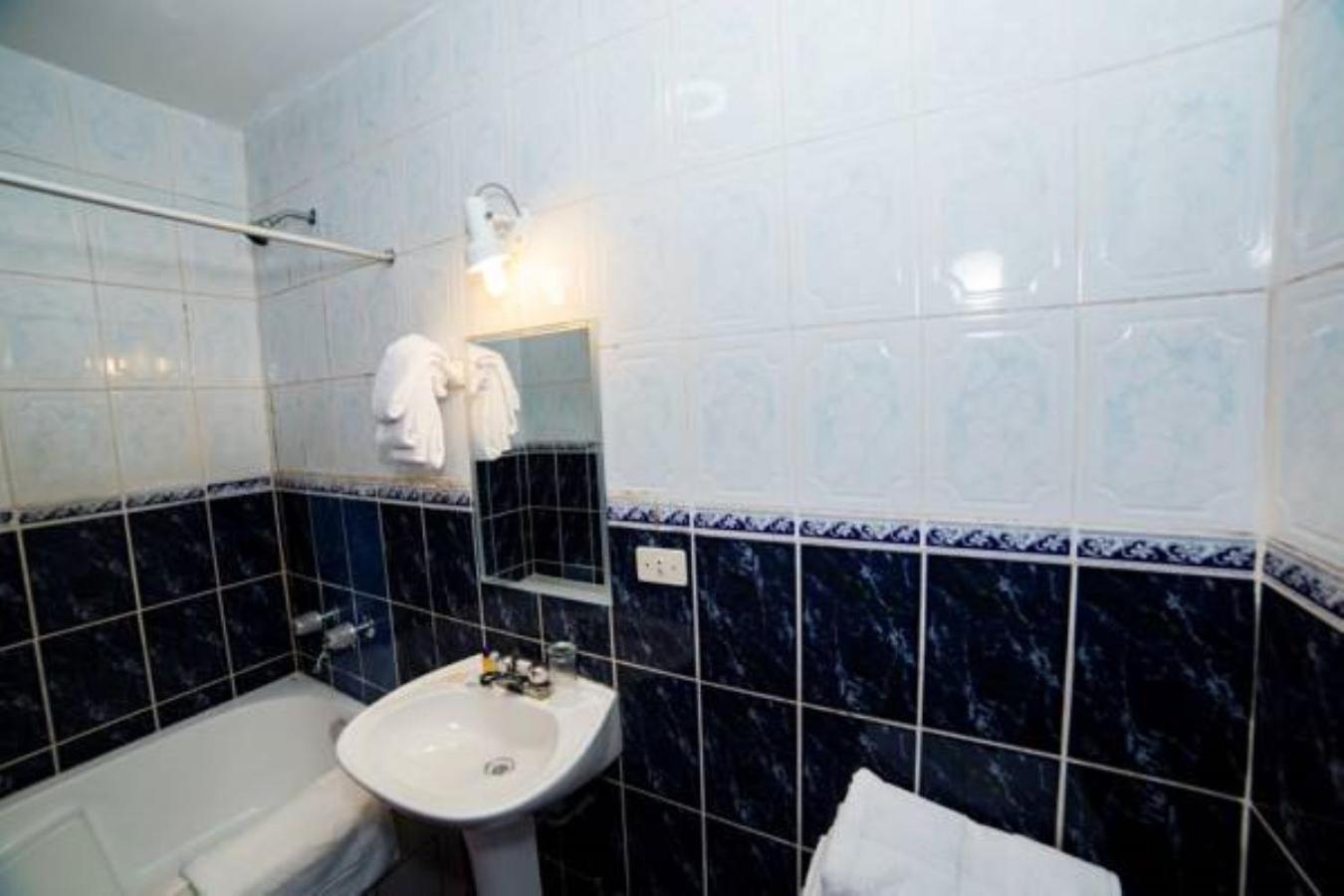Standard Triple Room - Photo 8