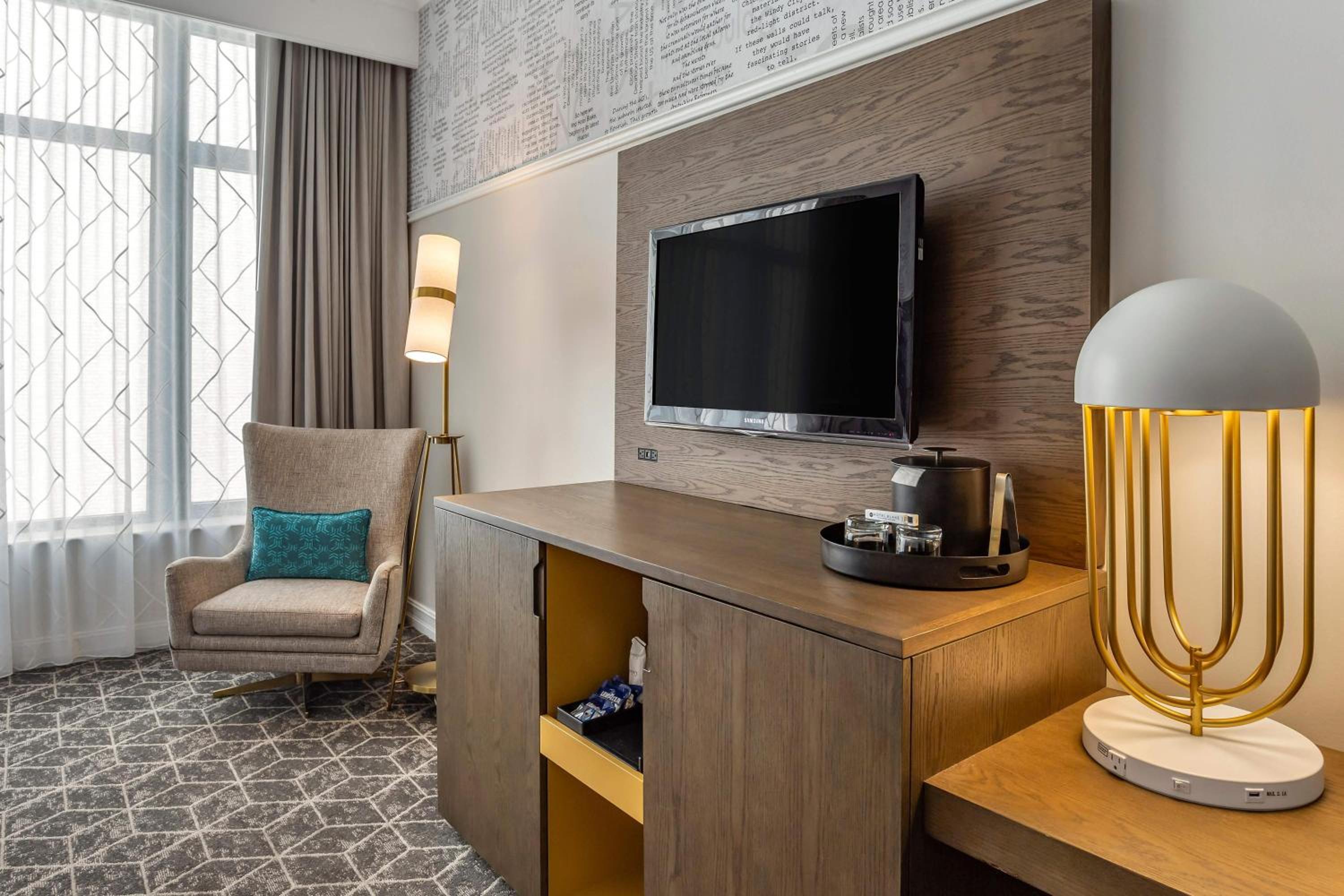 Room with Two Queen Beds or One King Bed