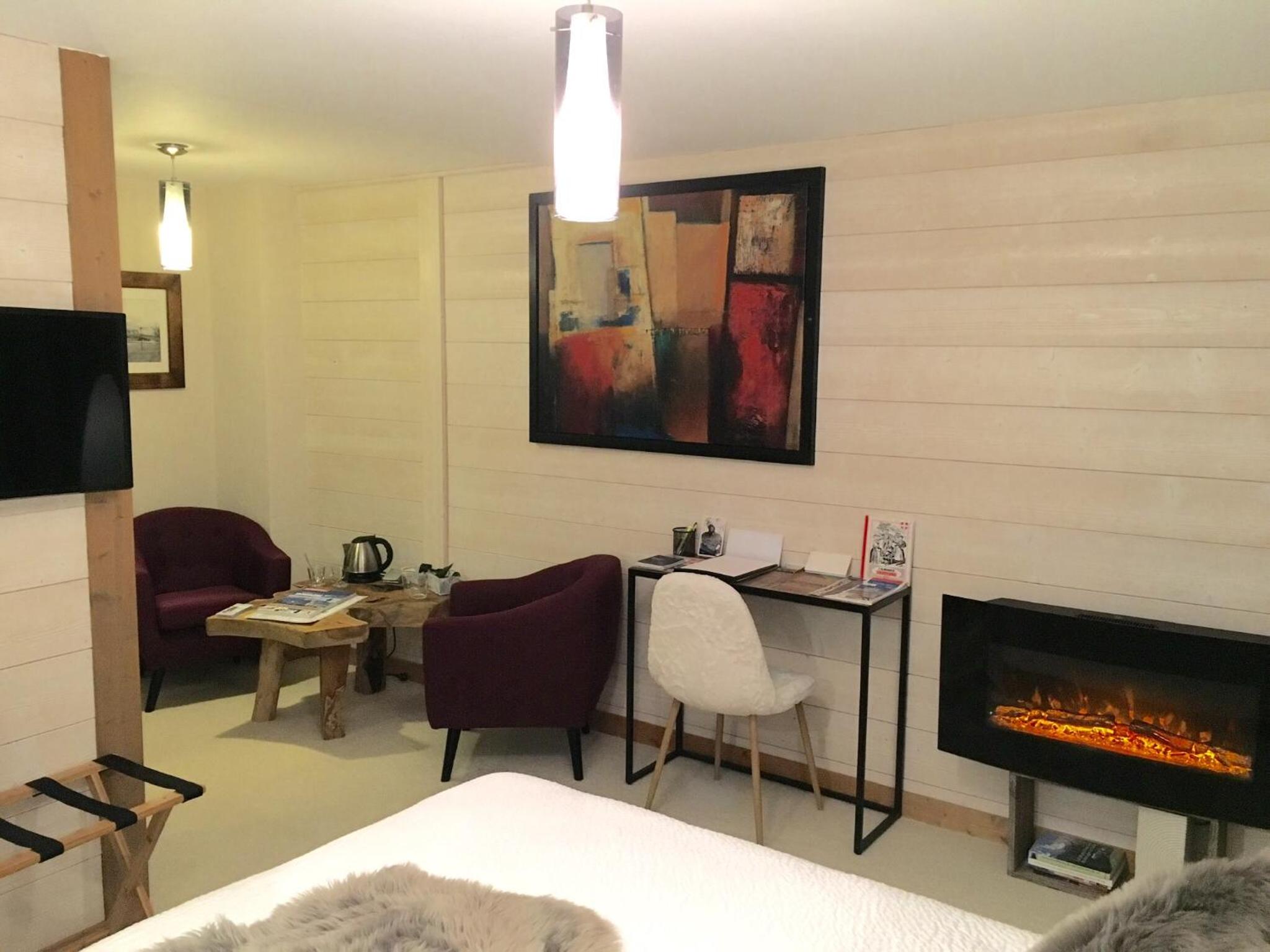 Deluxe King Room photo 2
