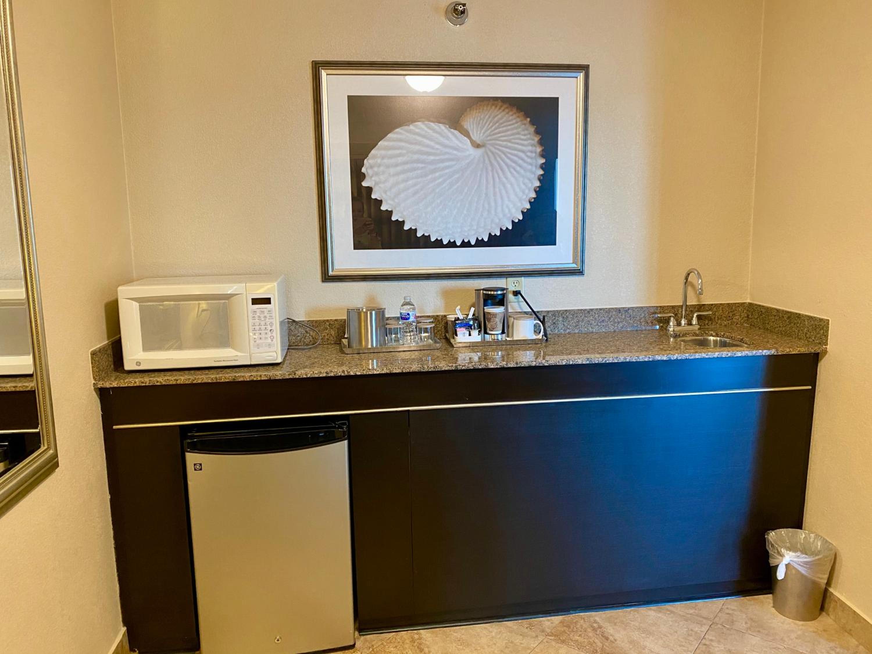 Oceanfront Family Suite over 550 sq. ft. - Balcony - Photo 5