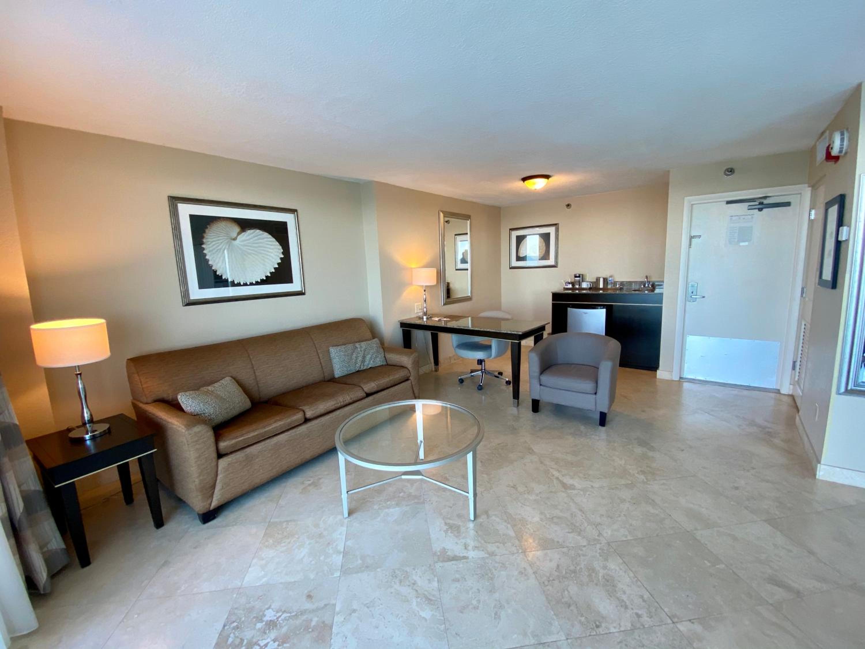 Oceanfront King Studio Suite with Sofa Bed and Walk in Shower over 550 sq. ft. - Balcony photo 3