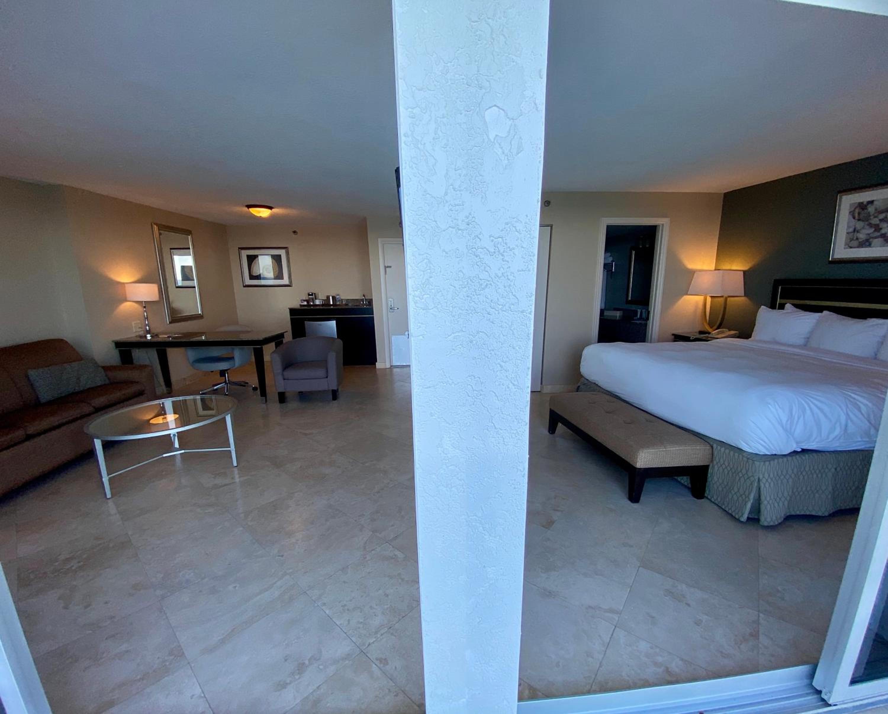 Oceanfront King Studio Suite with Sofa Bed and Walk in Shower over 550 sq. ft. - Balcony photo 2