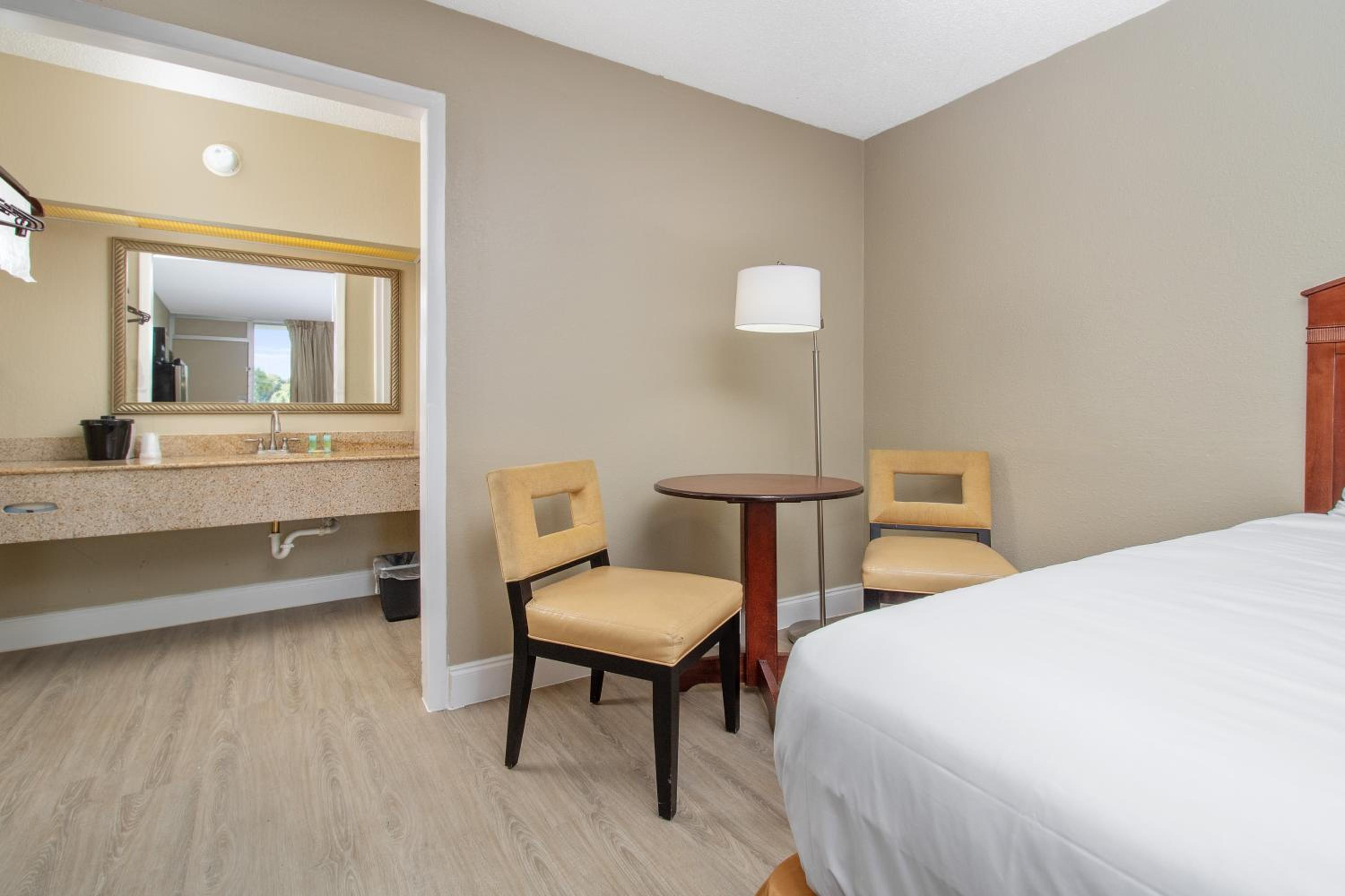 King Room - Non-Smoking