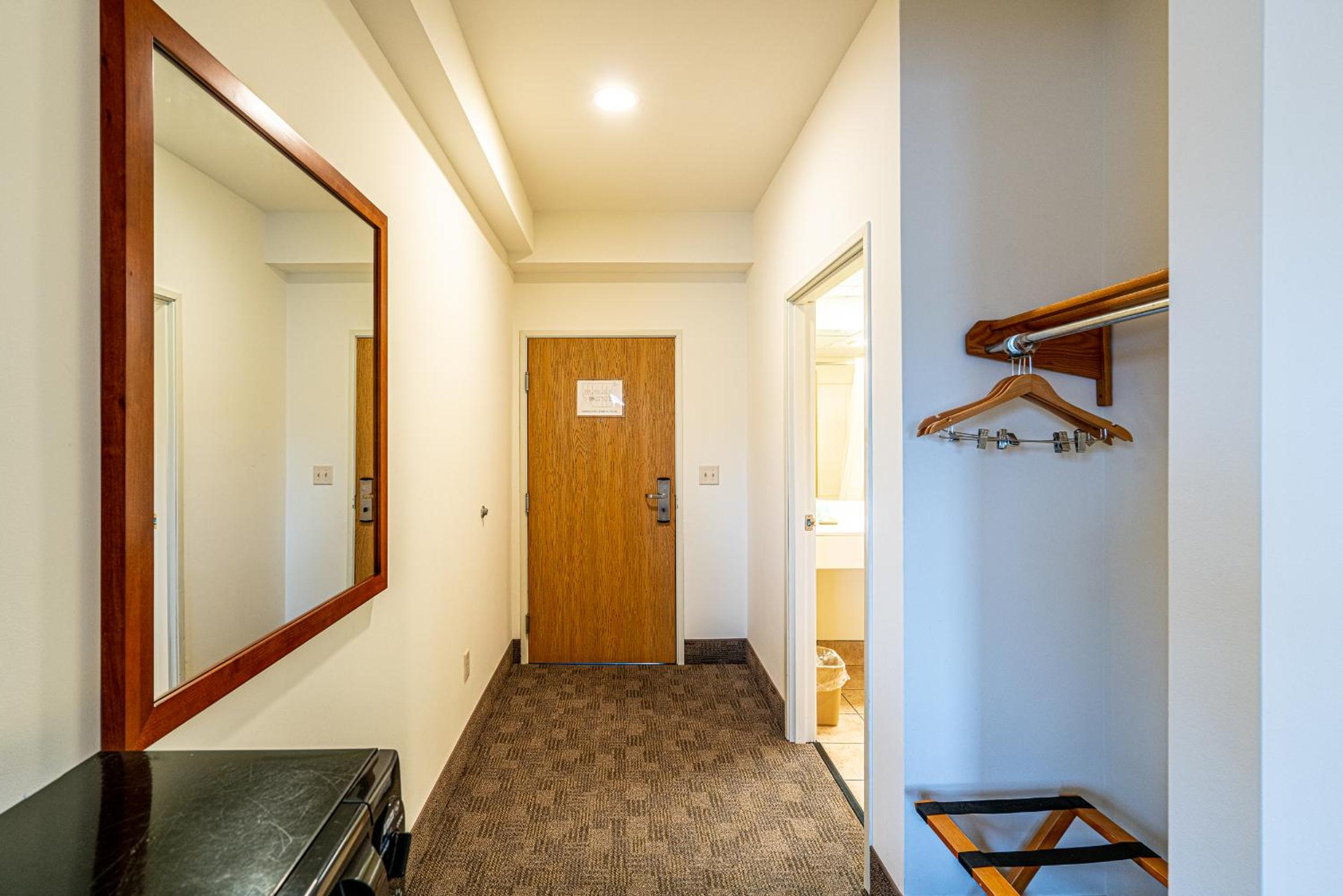 Deluxe King Room - Non-Smoking photo 3