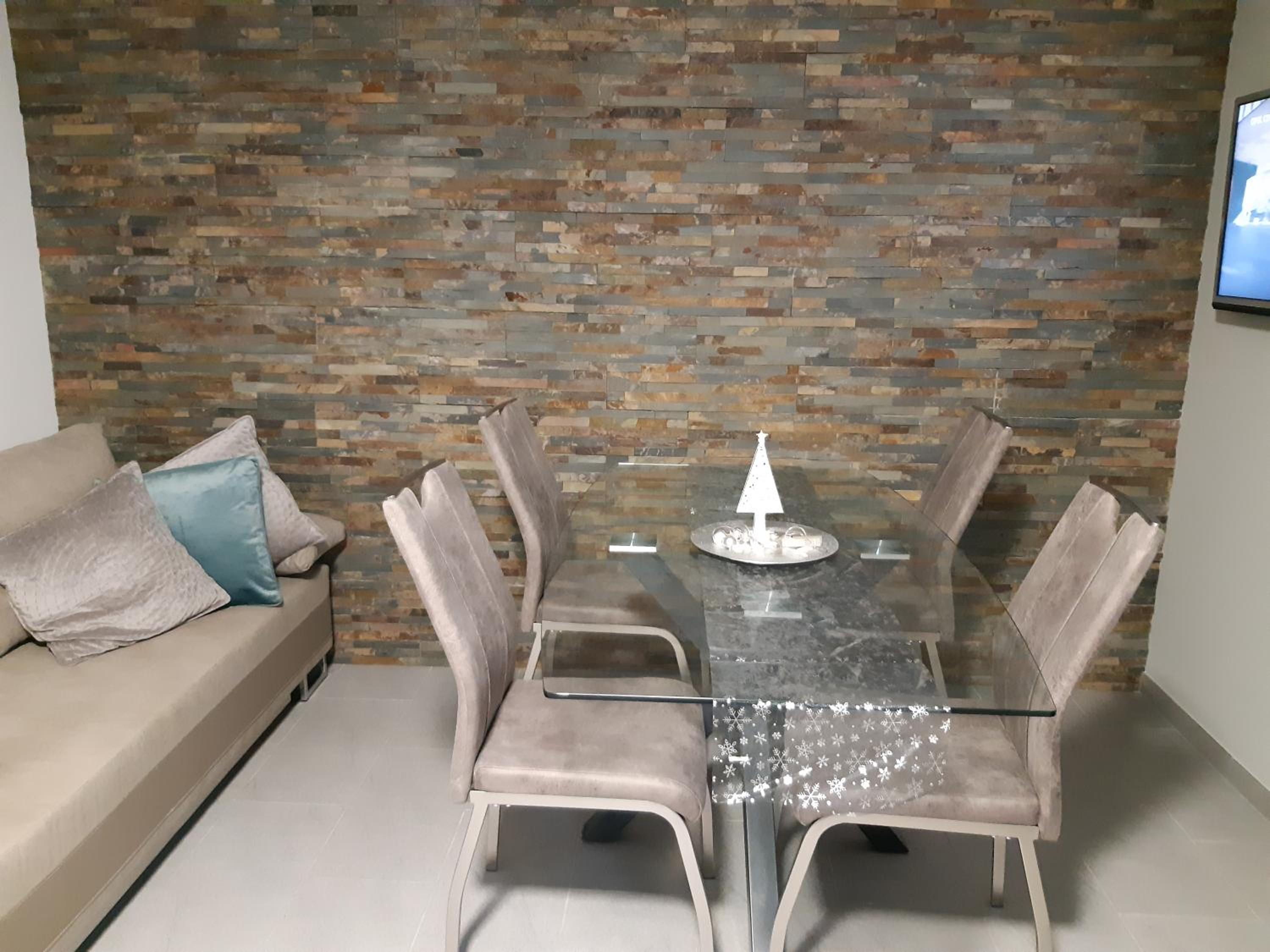 Economy One-Bedroom Apartment - Basement photo 3