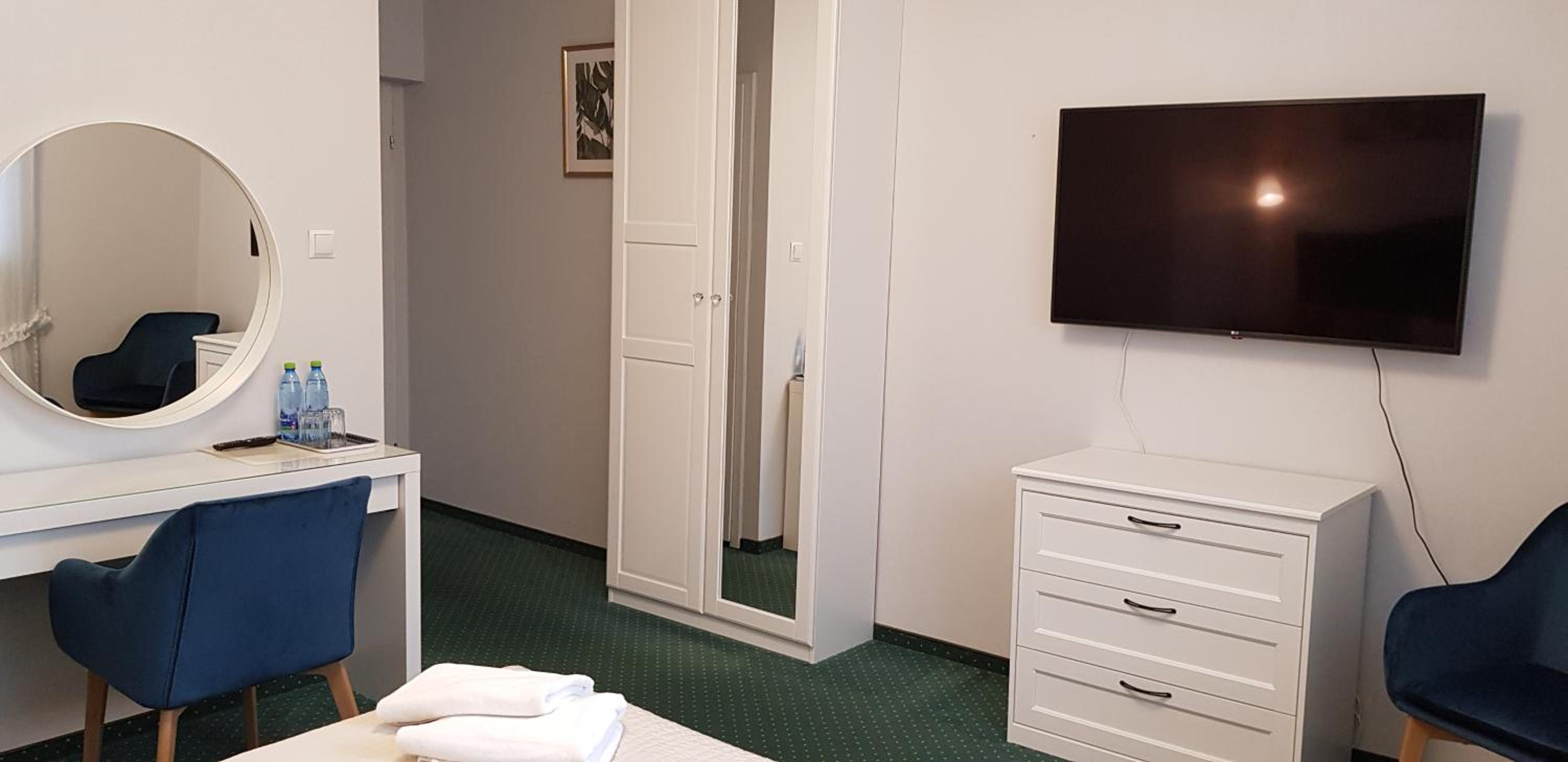 Deluxe Queen Room - Photo 3
