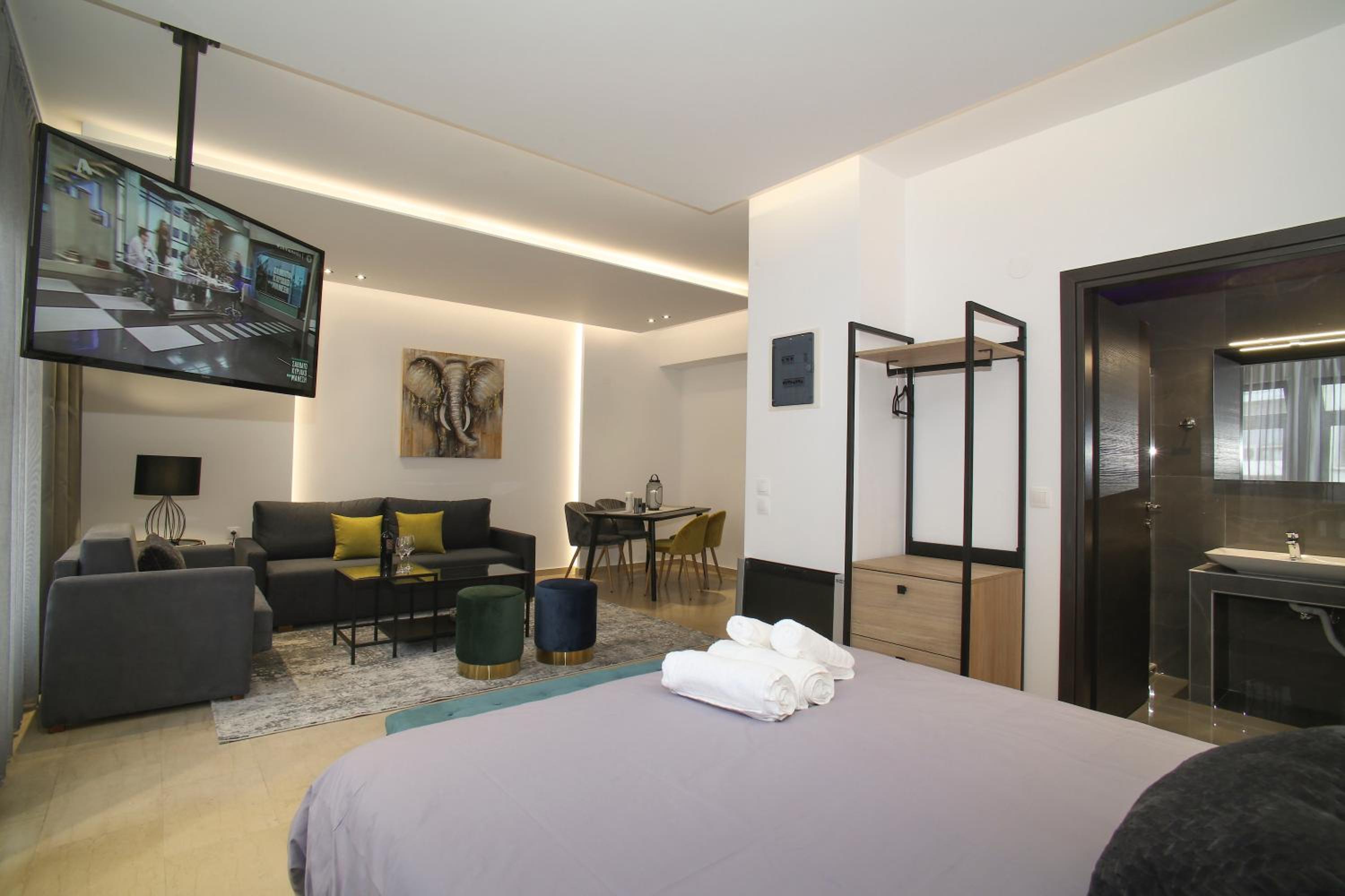 Suite - Photo 9