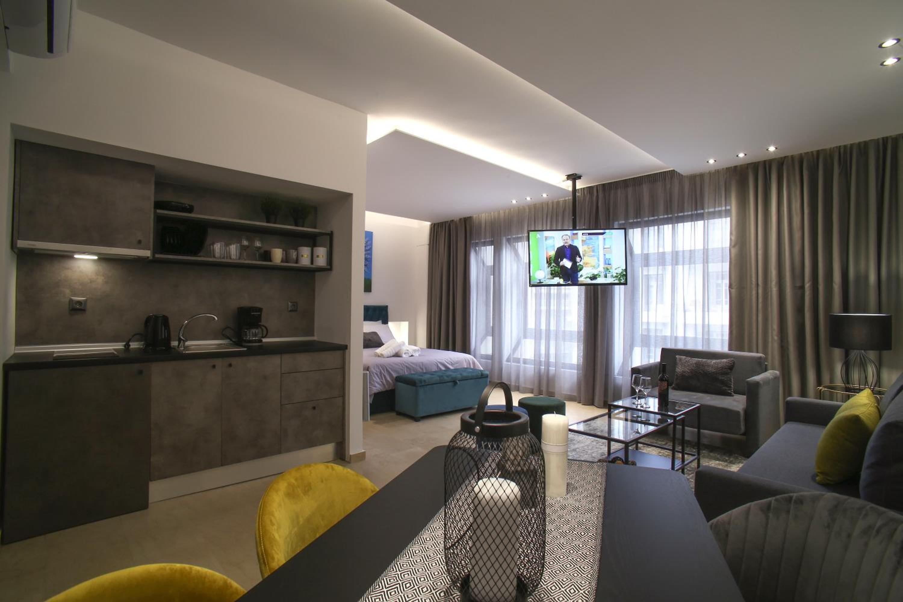 Suite - Photo 5