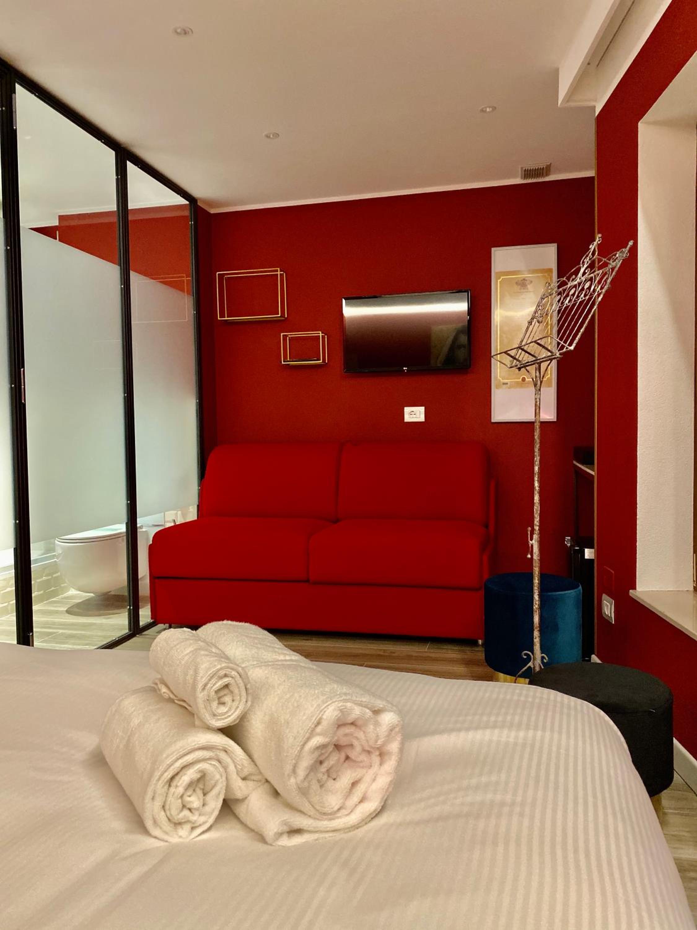 Large Double Room - Photo 3