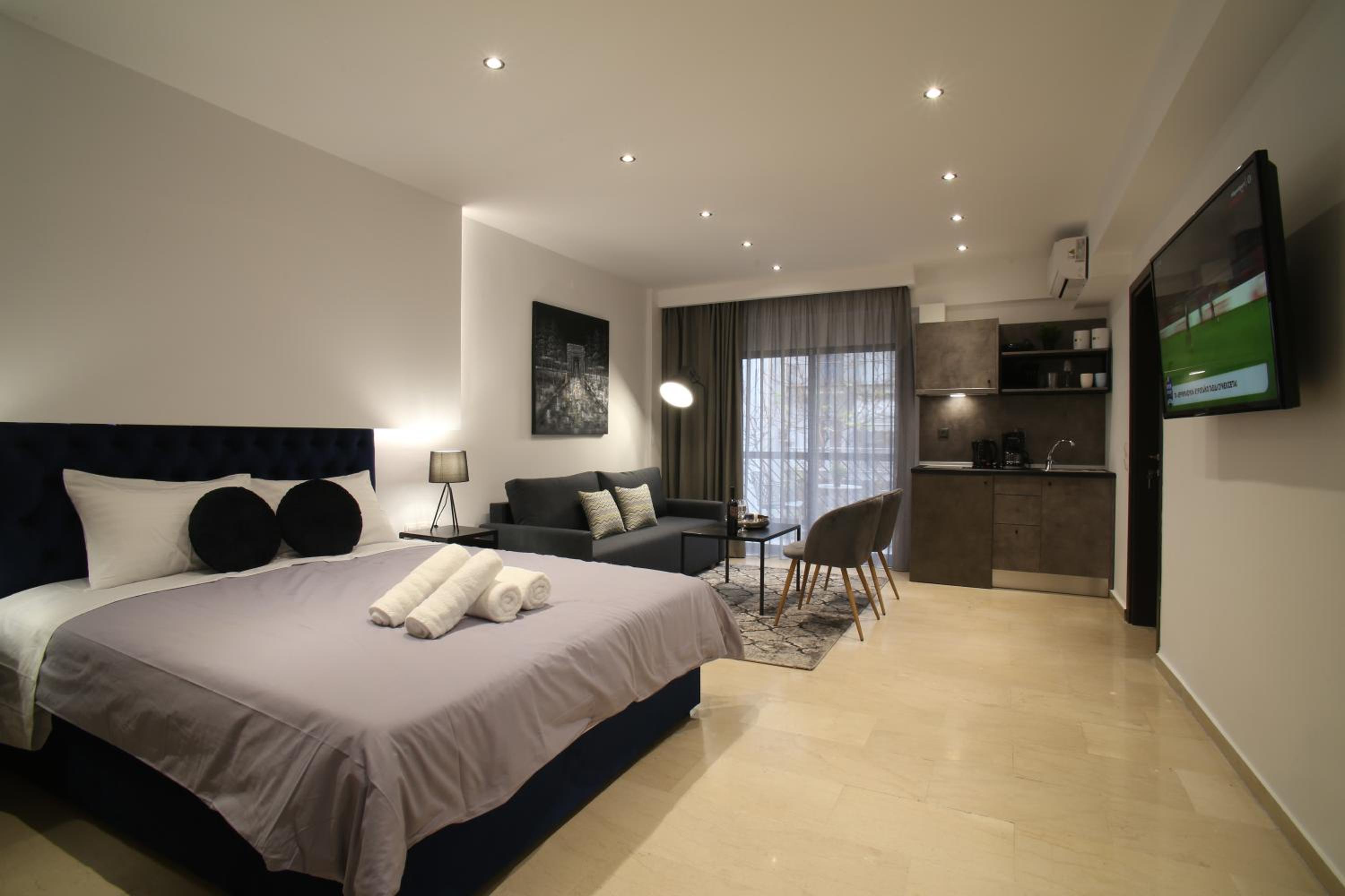 Junior Suite with Balcony - Photo 1