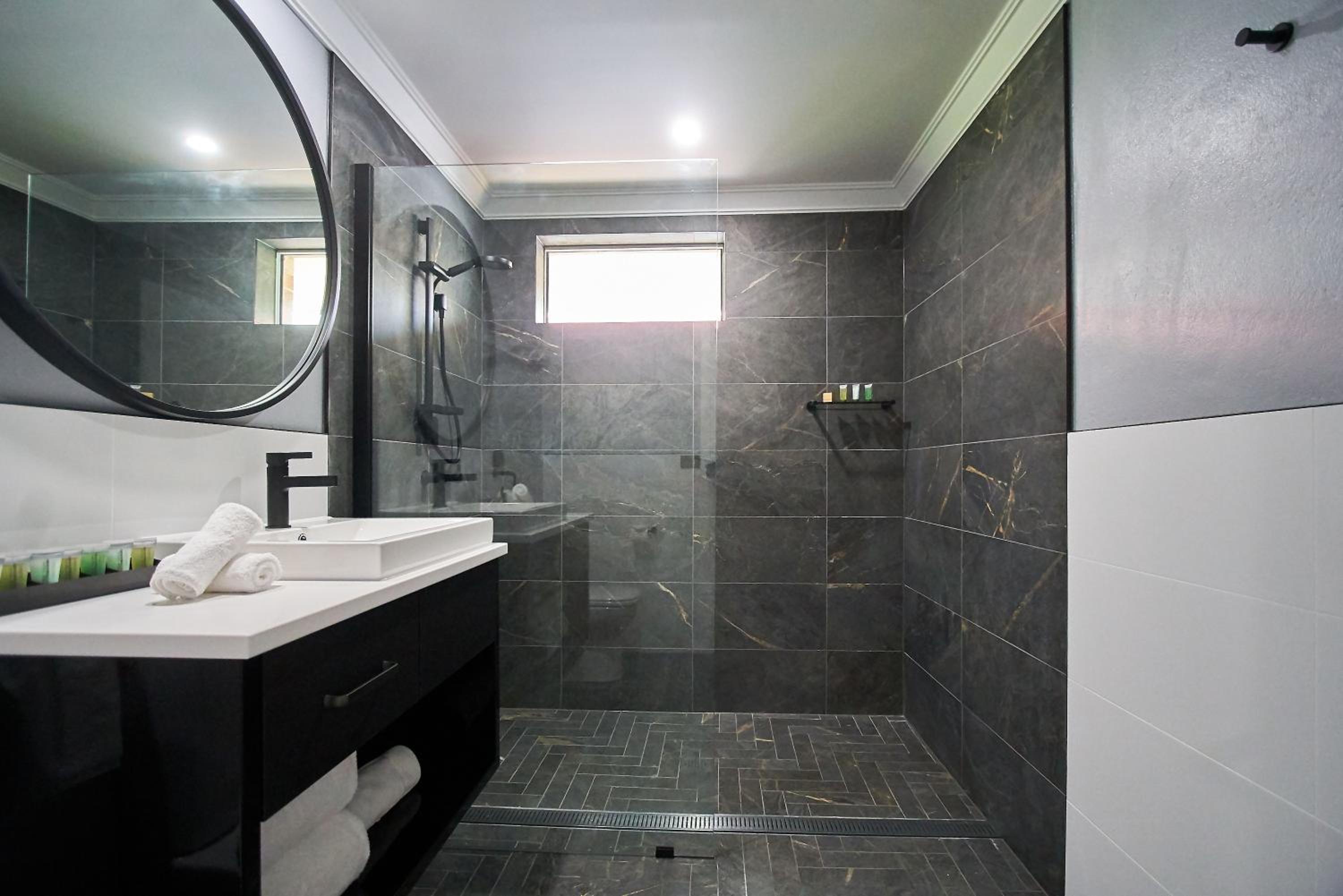 King Suite with Kitchenette photo 3