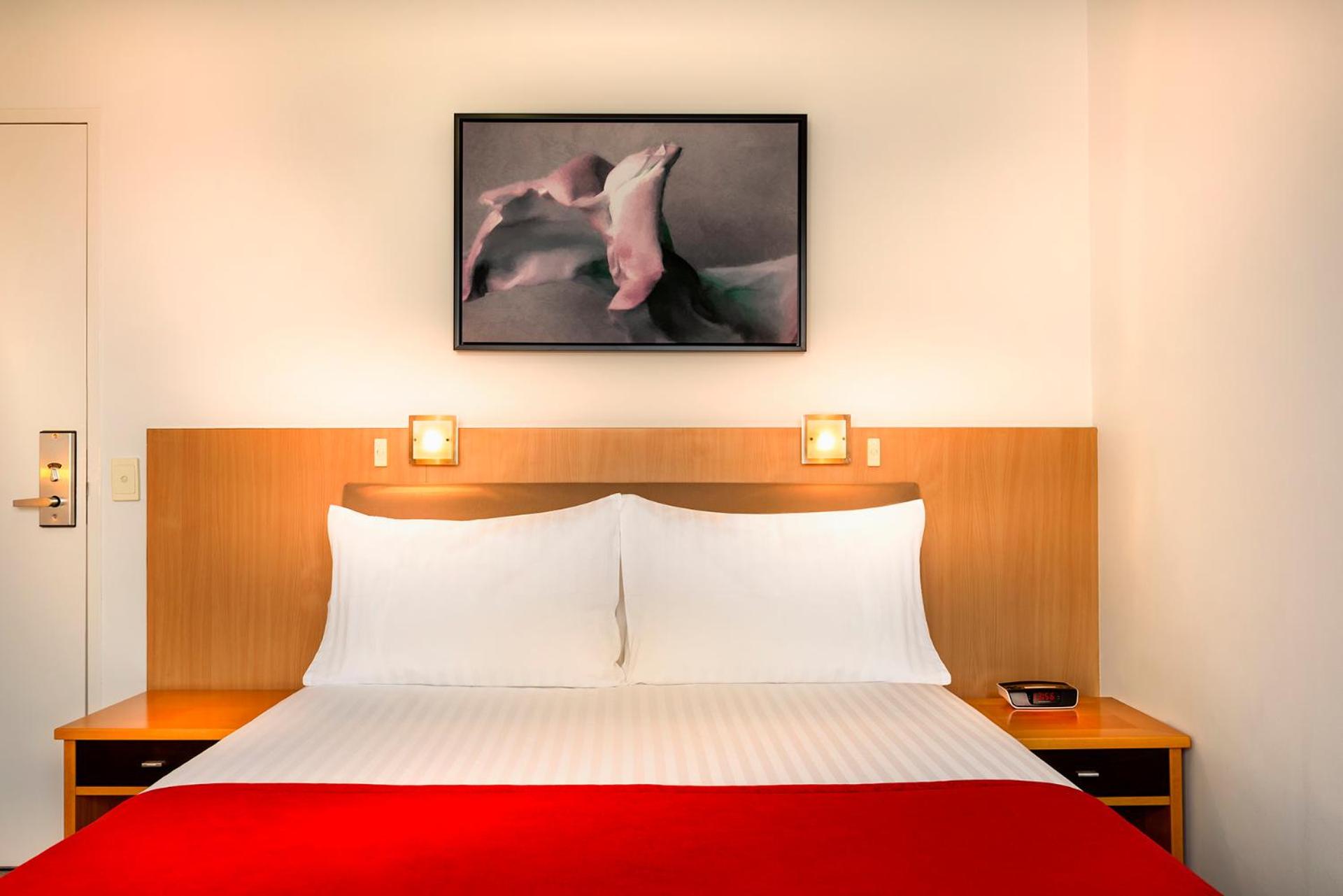 Deluxe Queen Room - Photo 6