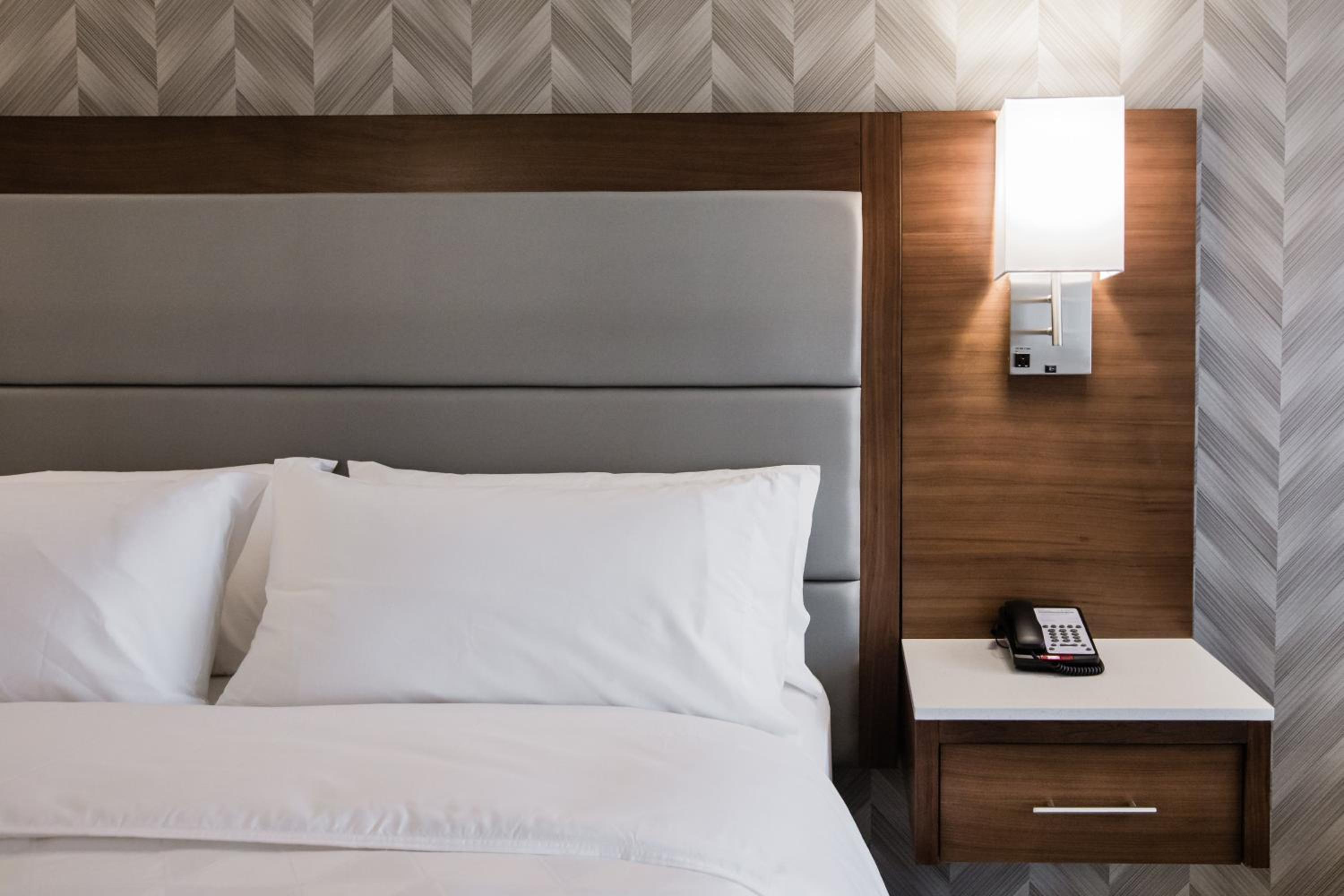 King Suite with Jetted Tub