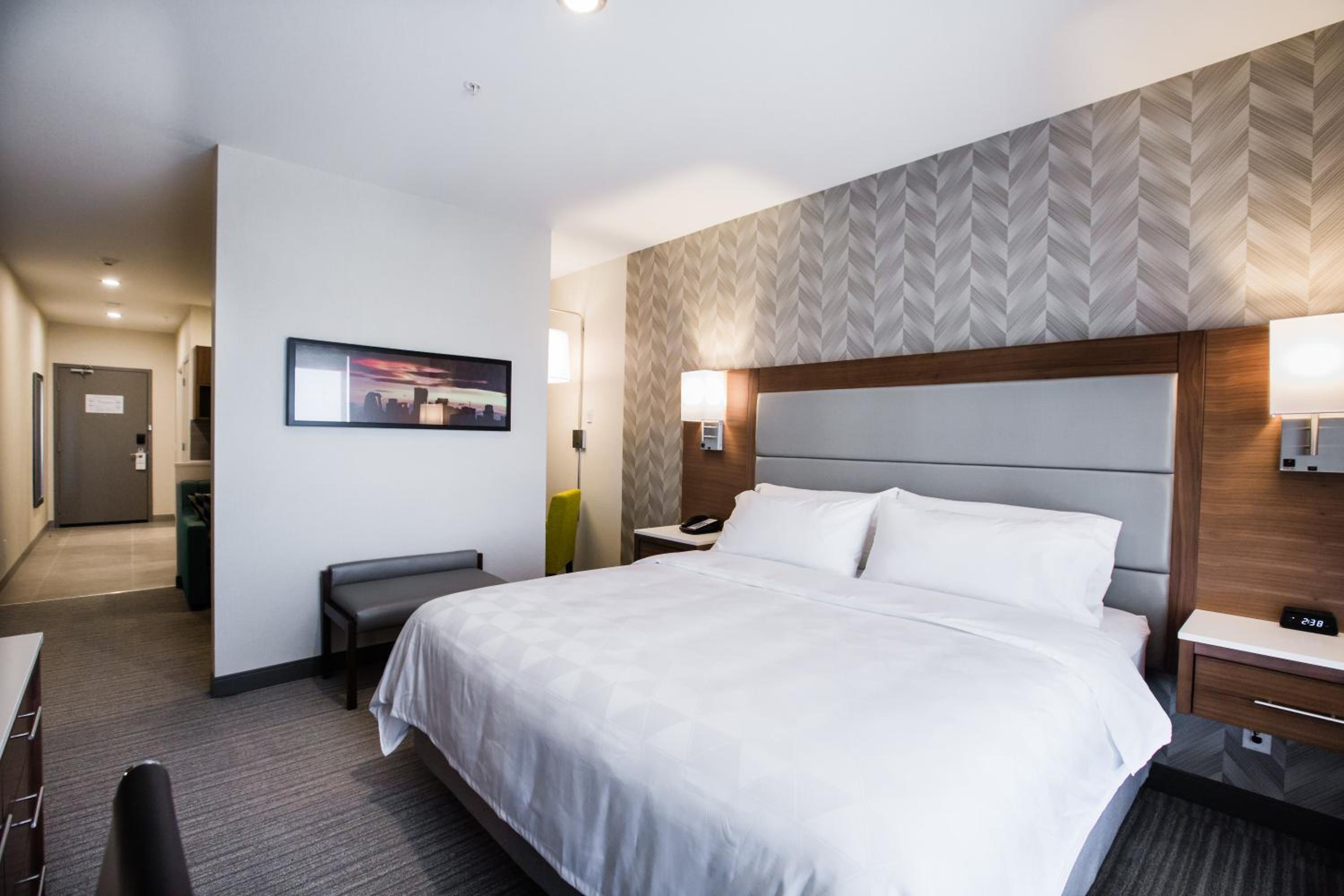 King Suite with Sofa Bed thumbnail 5