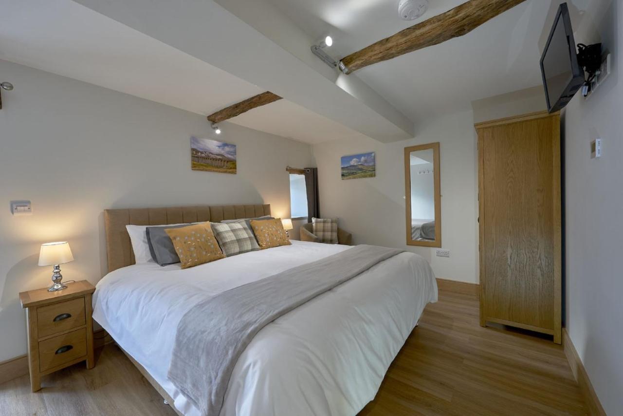 Deluxe Double or Twin Room with Mountain View
