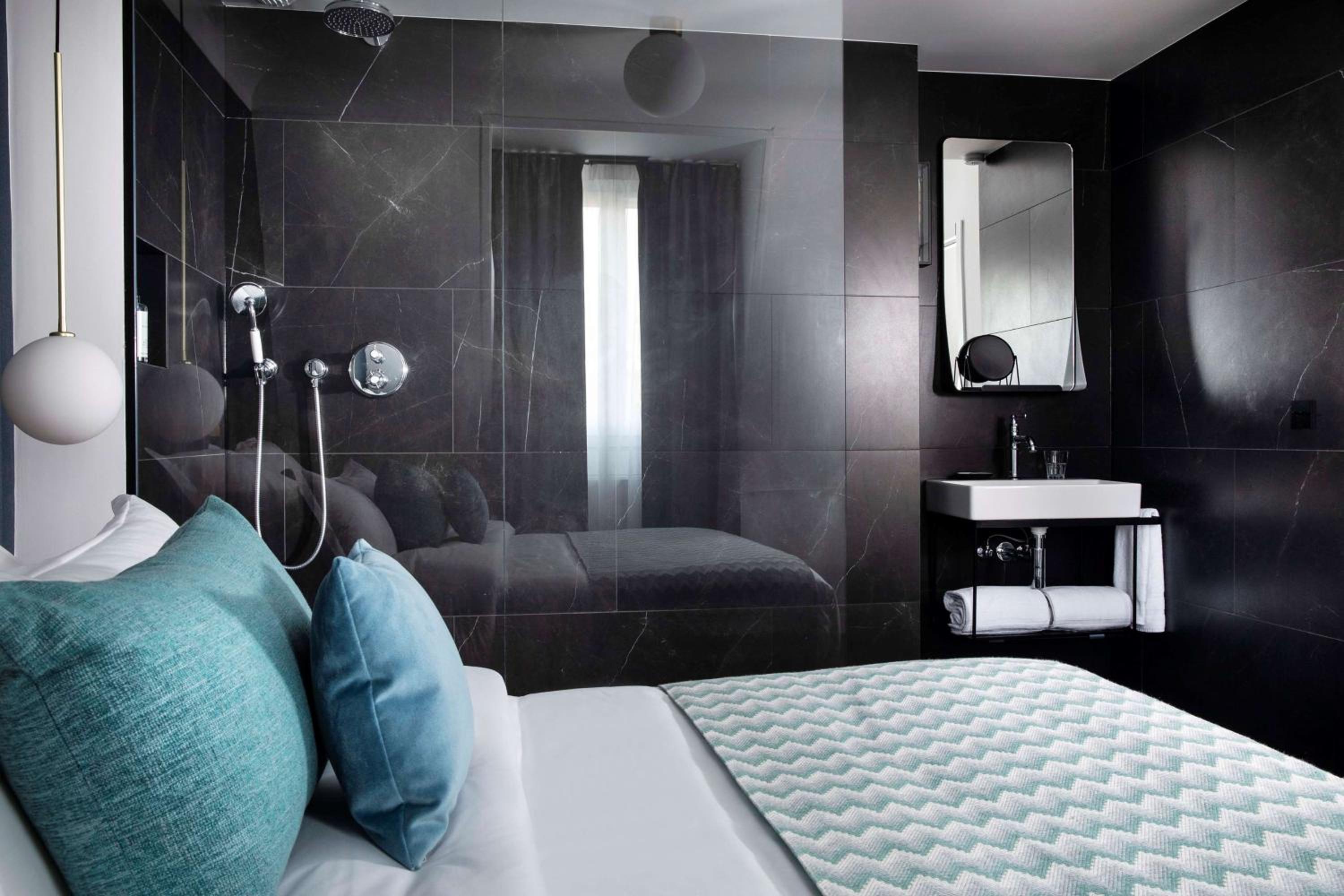 Suite 46 photo 3