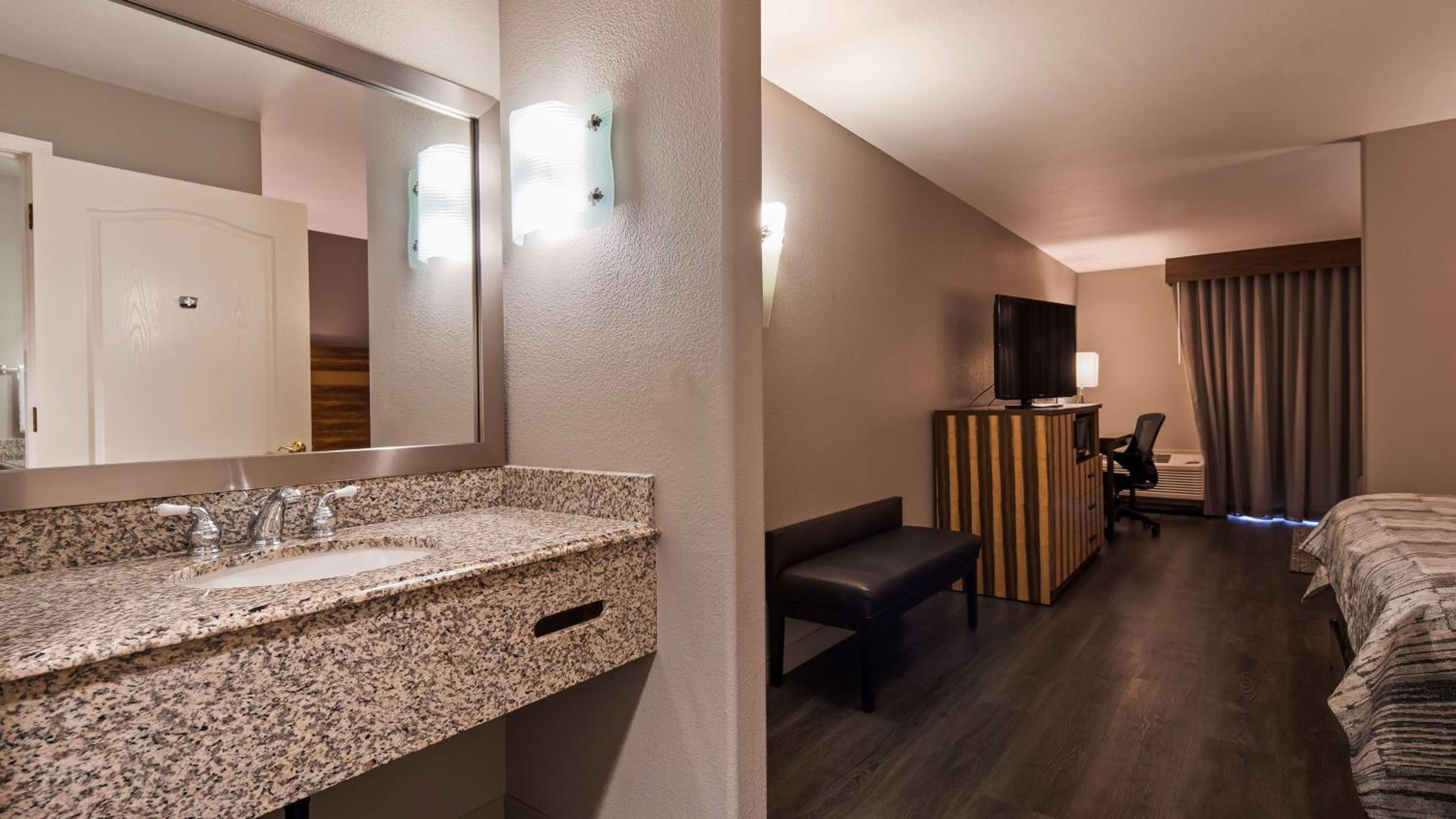King Suite with Sofa Bed - Non-Smoking