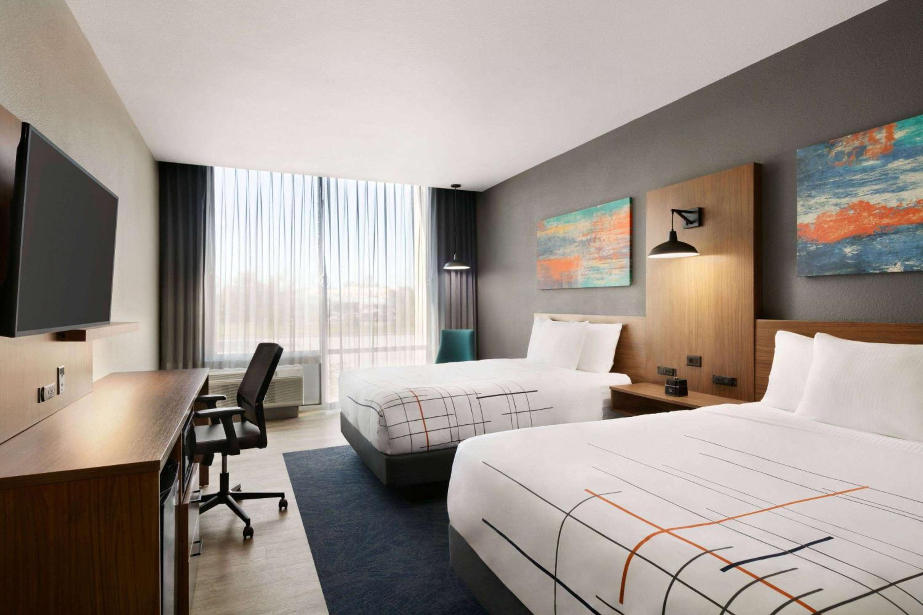 2 Queen Bed, Mobility/Hearing Accessible Room, Tub w/ Grab Bars, Non-Smoking - Photo 1