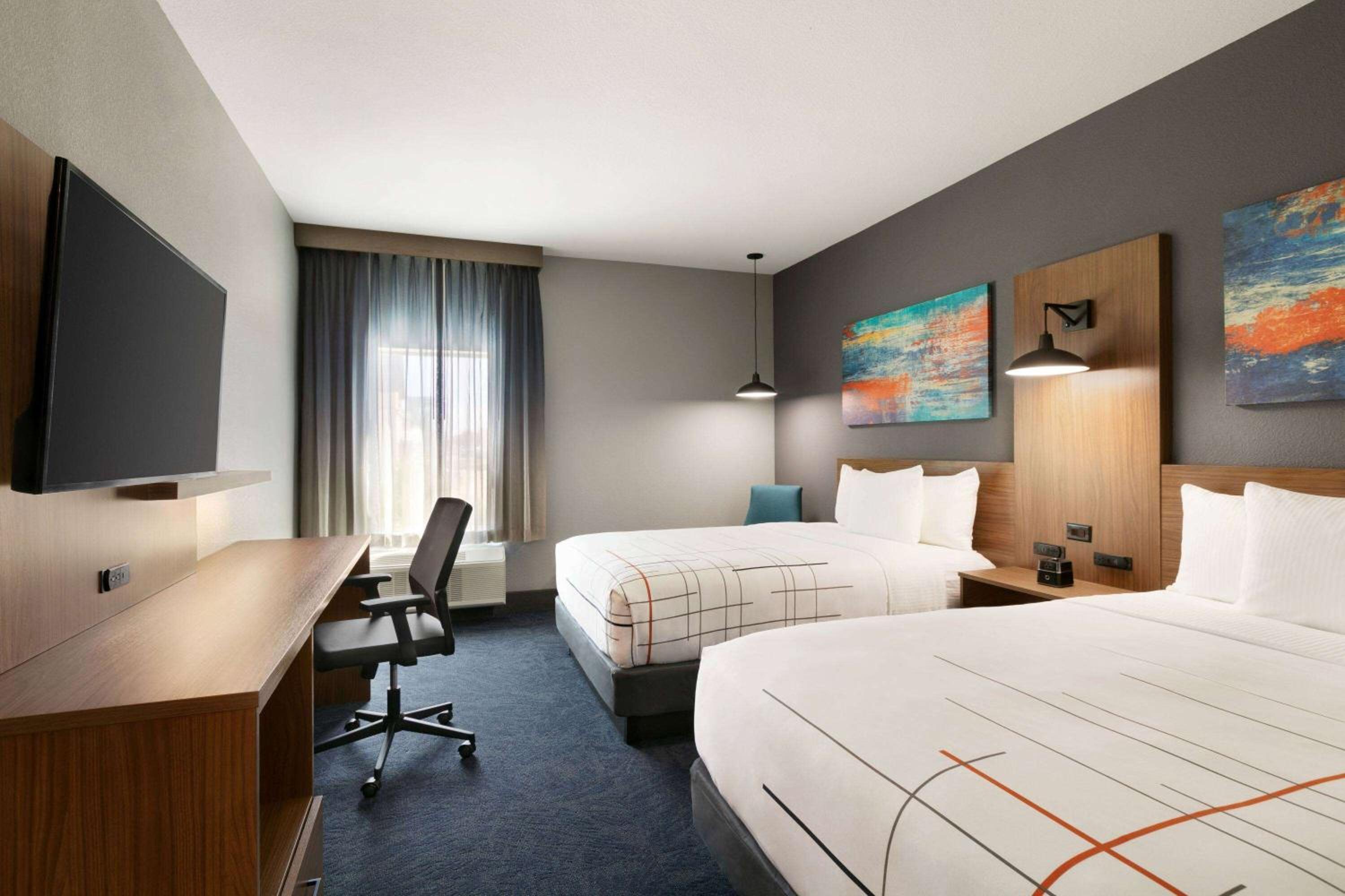 Queen Room with Two Queen Beds - Non-Smoking - Photo 1