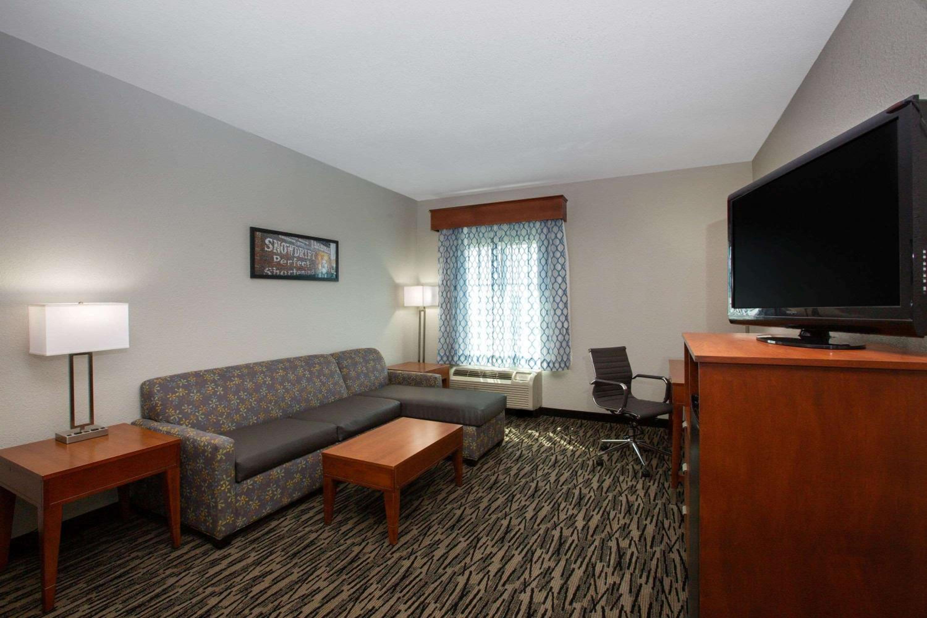 King Suite - Photo 3
