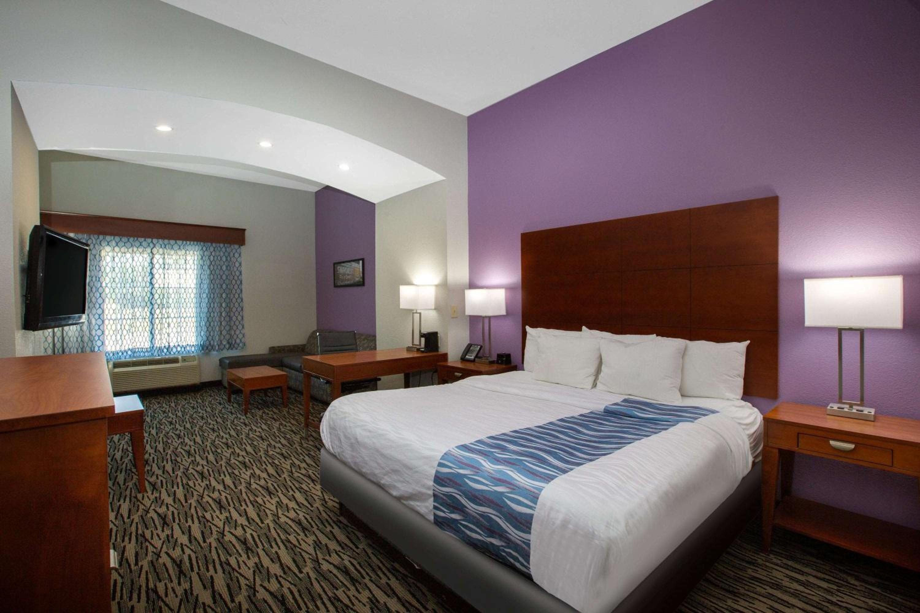 King Room with Sofa Bed - Photo 1