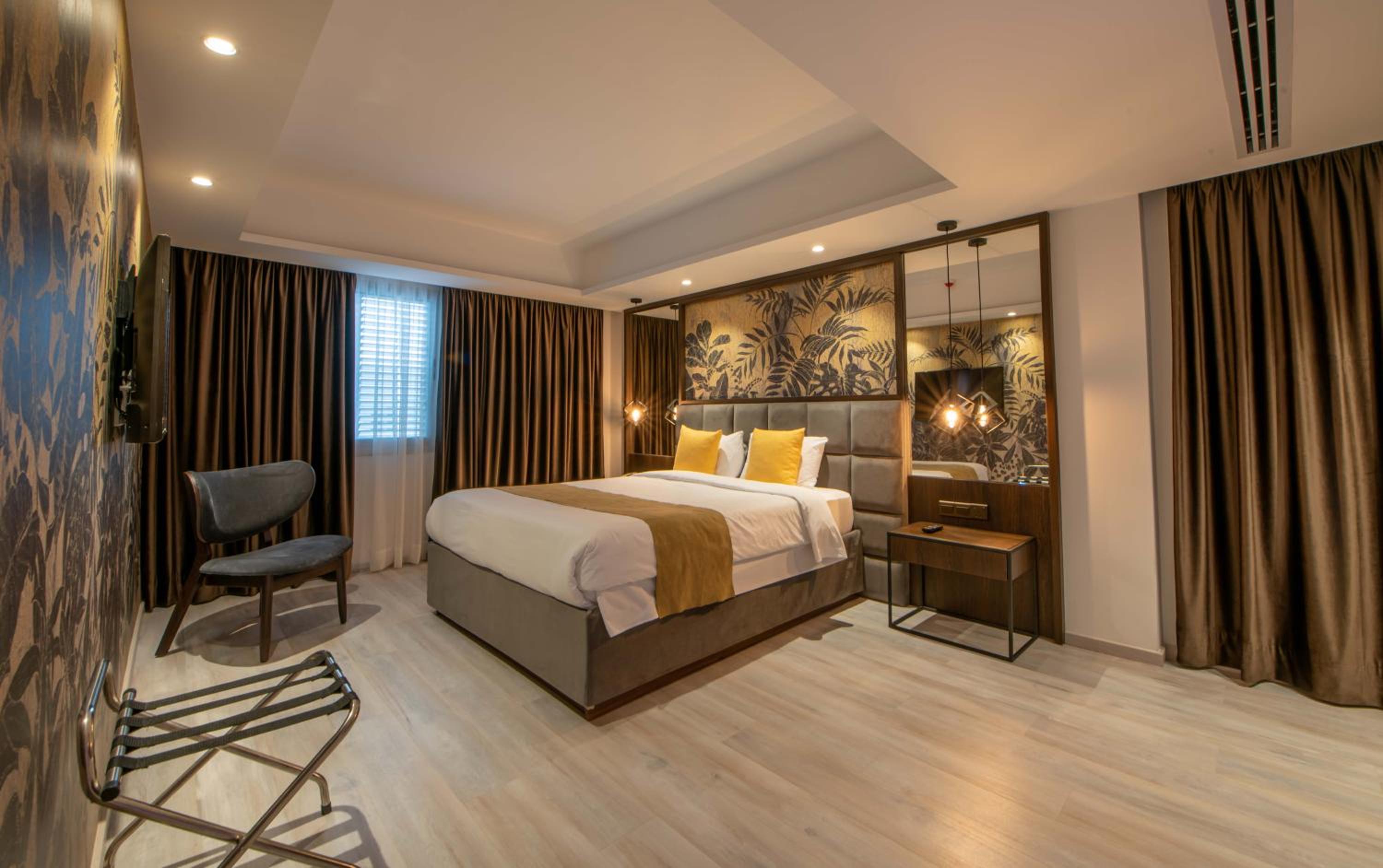 Deluxe King Suite