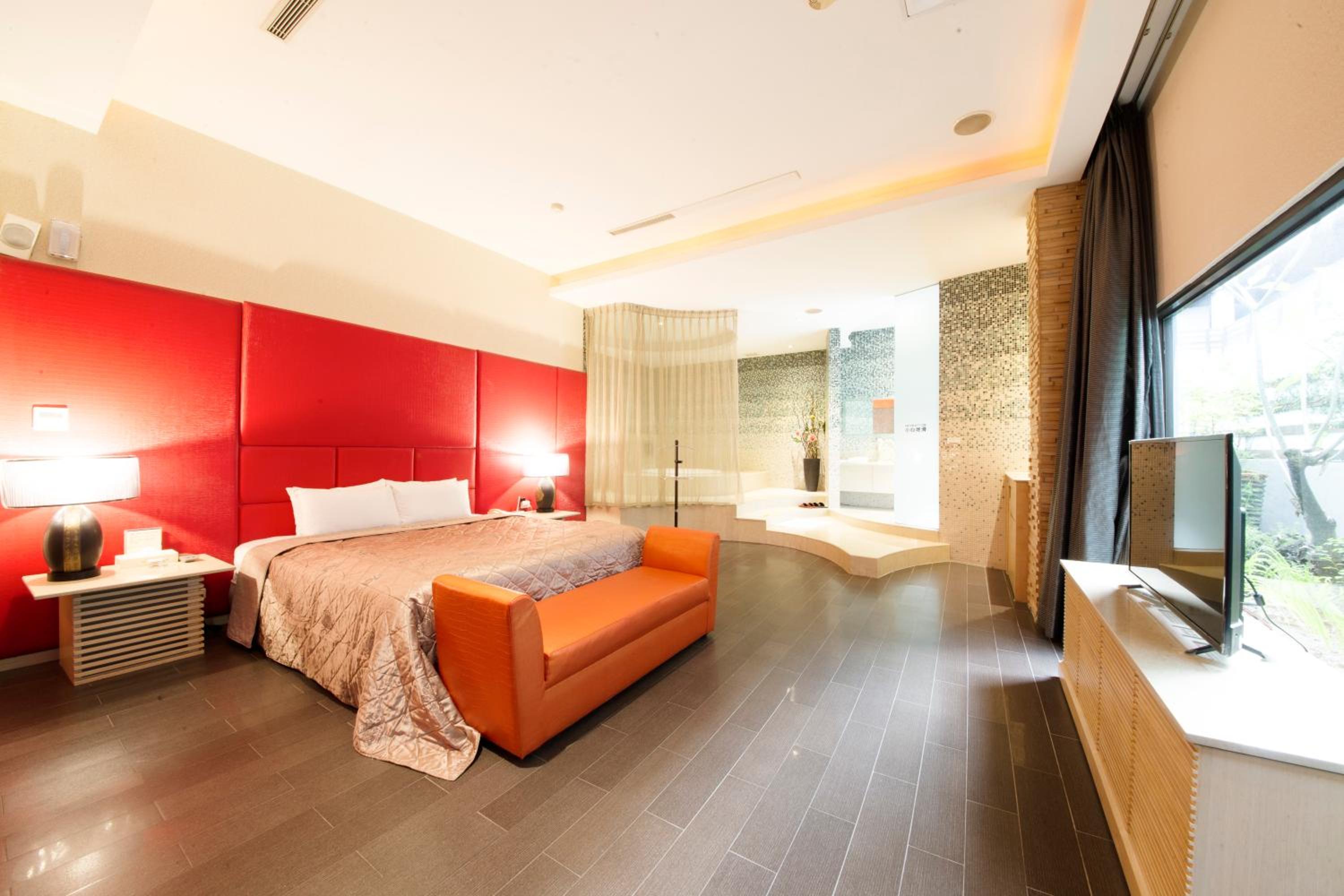 Queen Room with Spa Bath