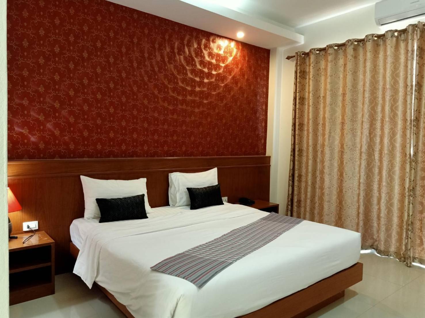 Deluxe King Room photo 1