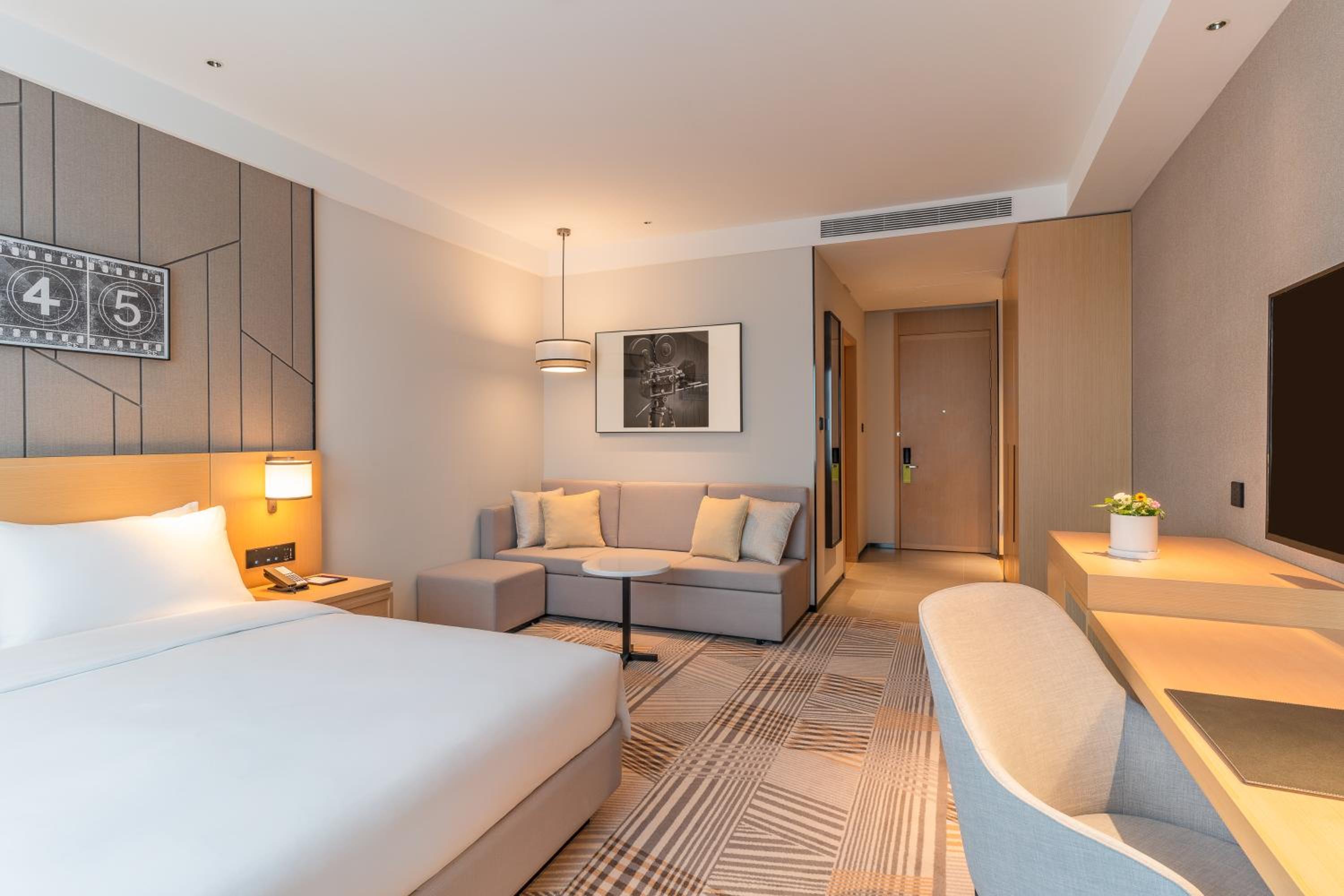King Room with Sofa Bed photo 1