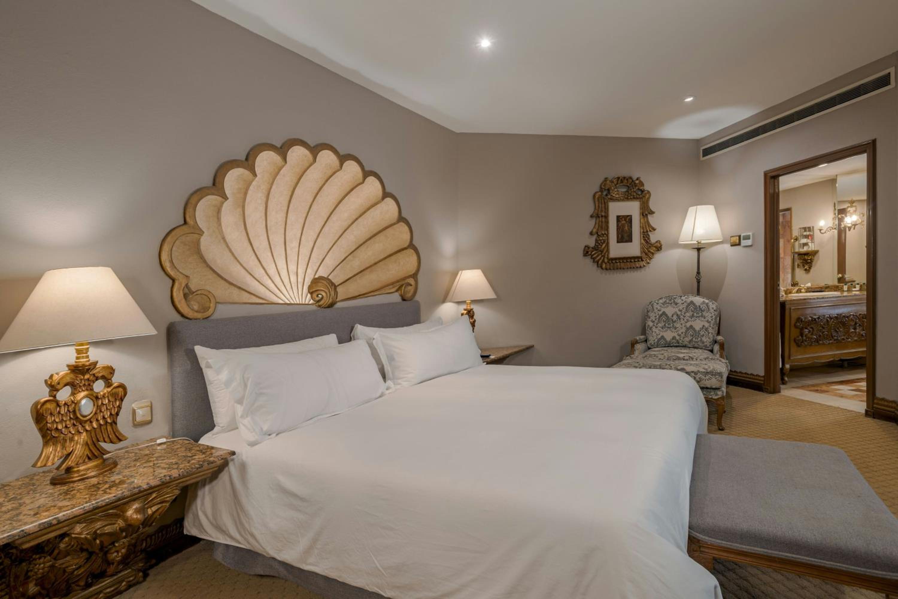 Junior King Suite with Sofa Bed