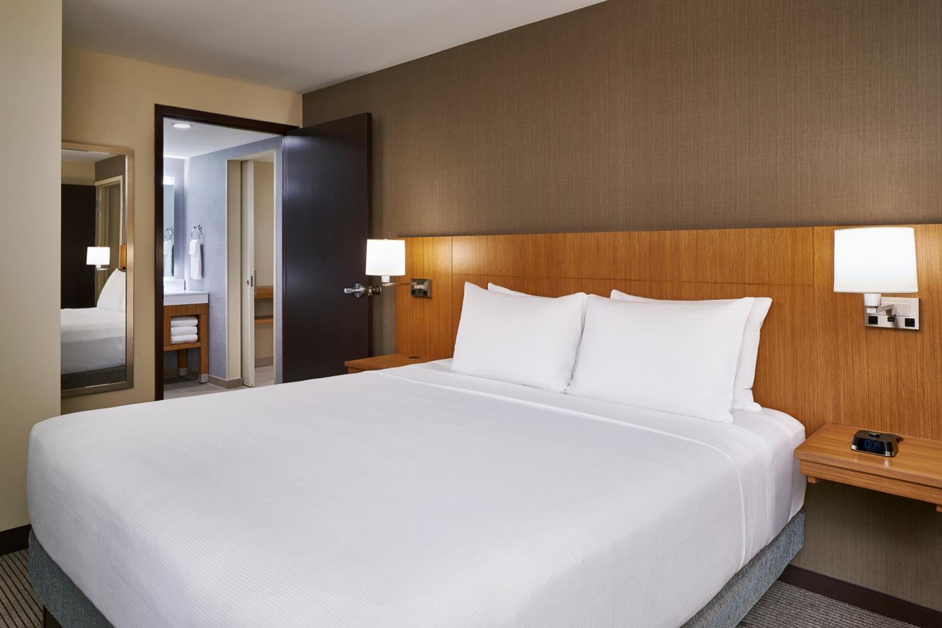 King Suite with Accessible Shower - Disability Access photo 2