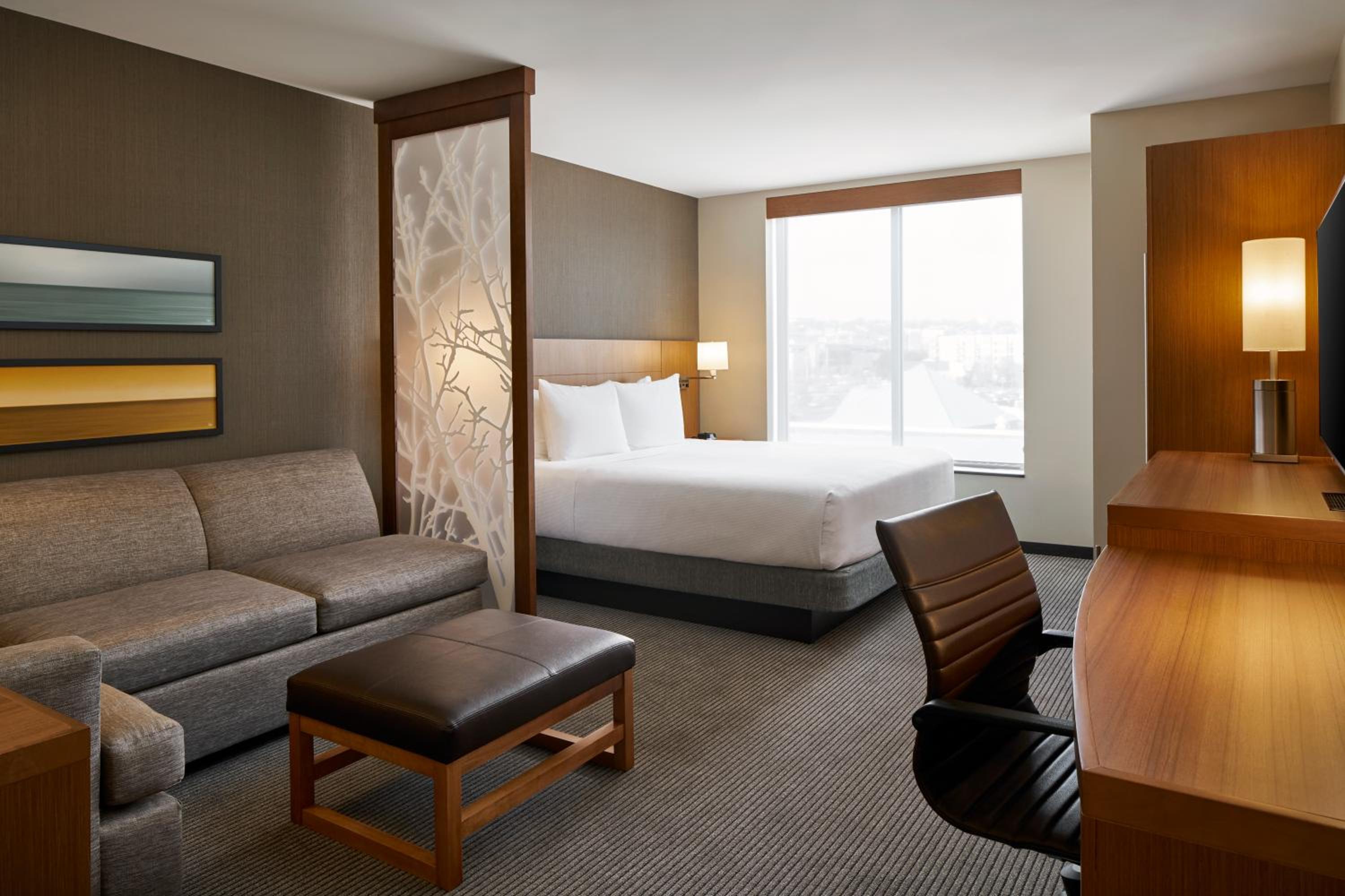 King Room with Sofa Bed and View photo 1