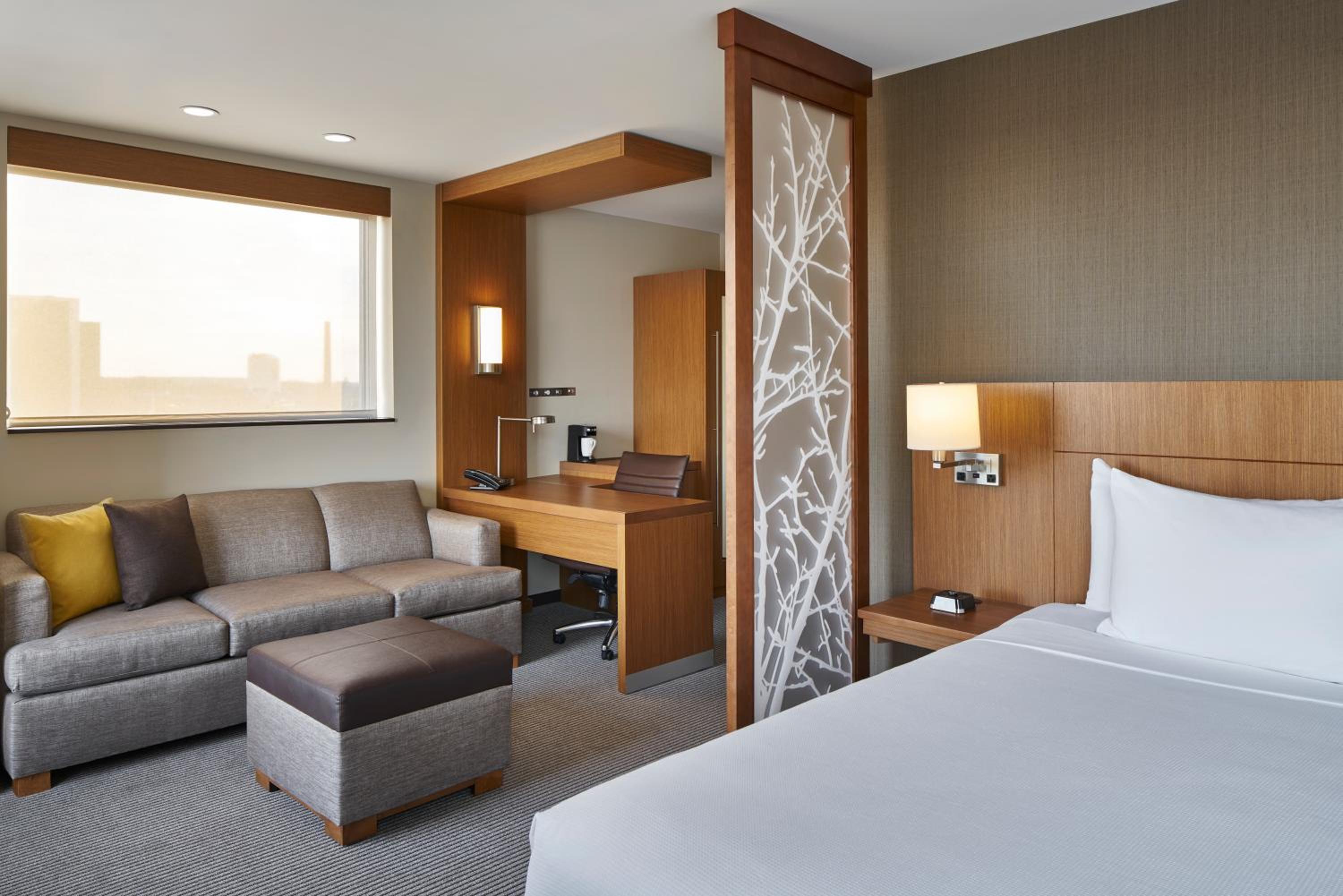 King Room with Sofa Bed and View photo 3
