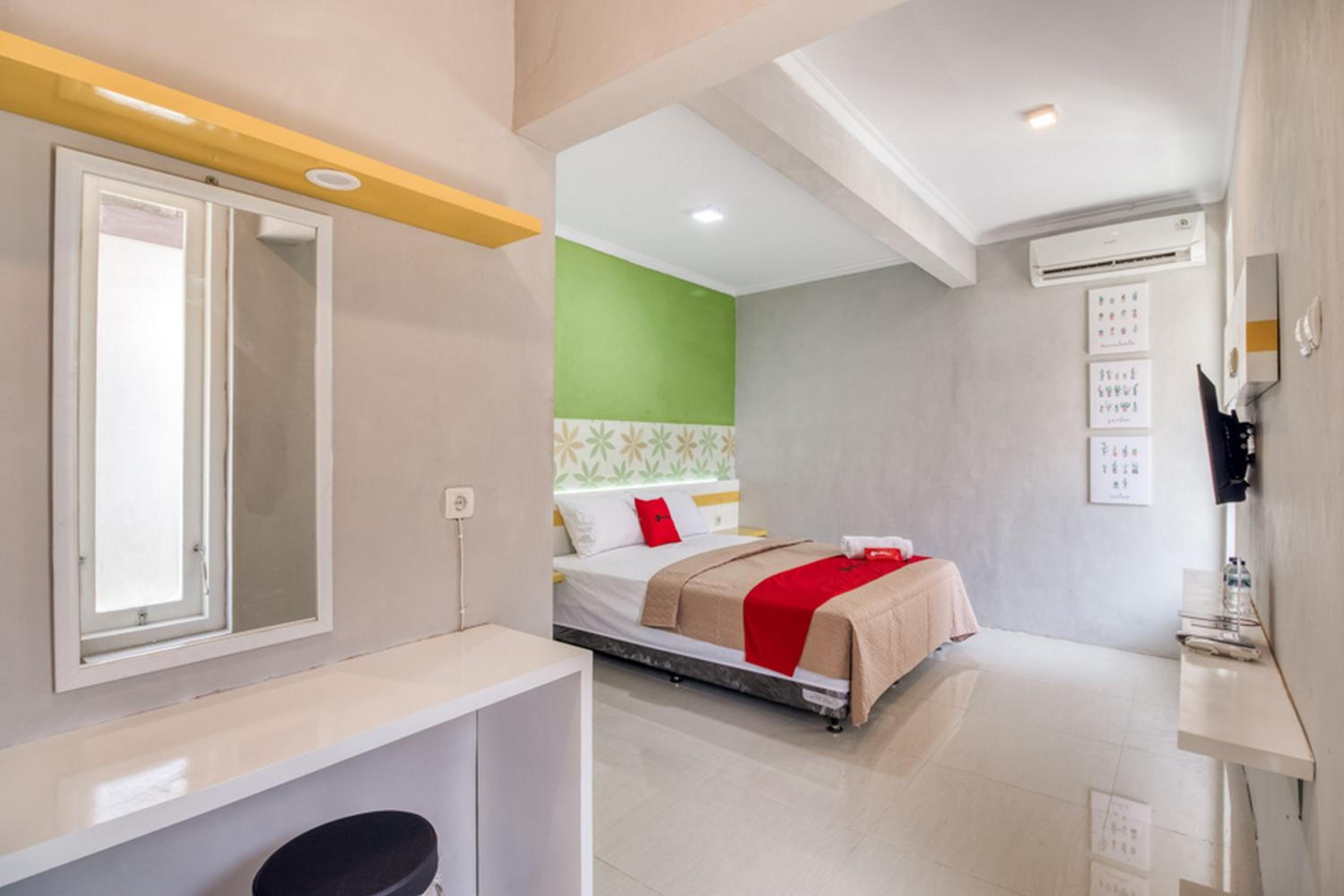 Deluxe Room - Photo 11