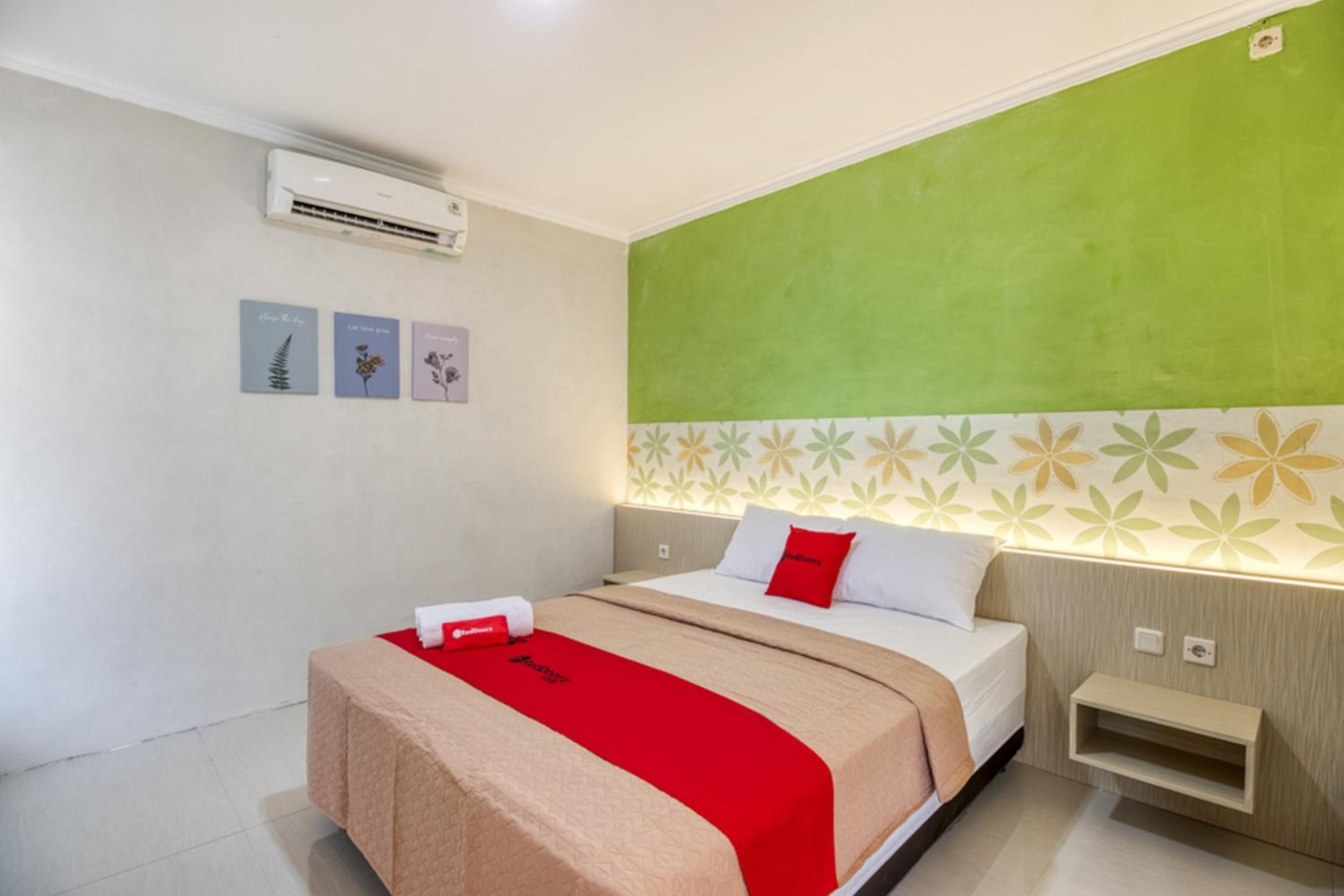 Deluxe Room - Photo 1