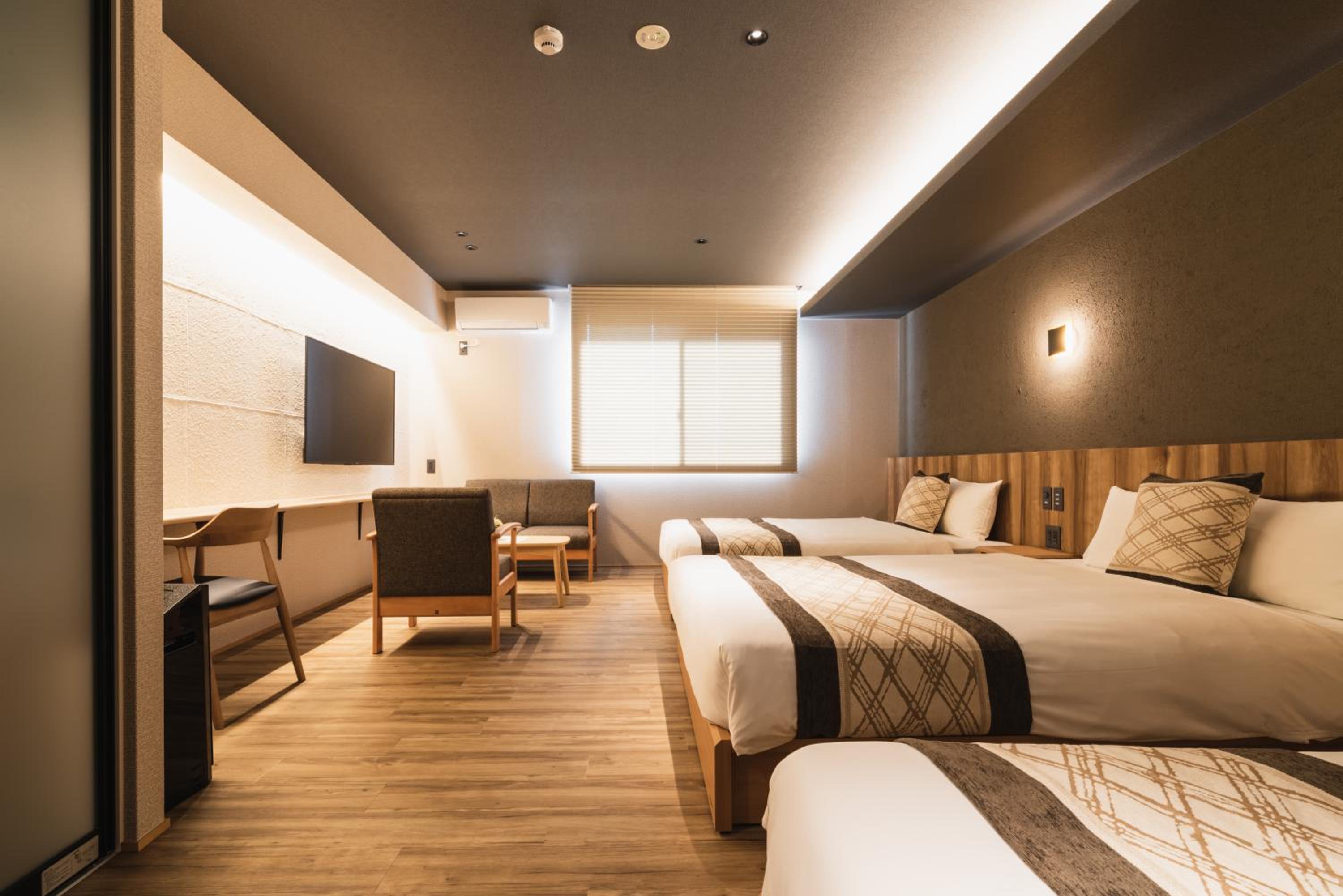 Deluxe Family Room - Photo 13