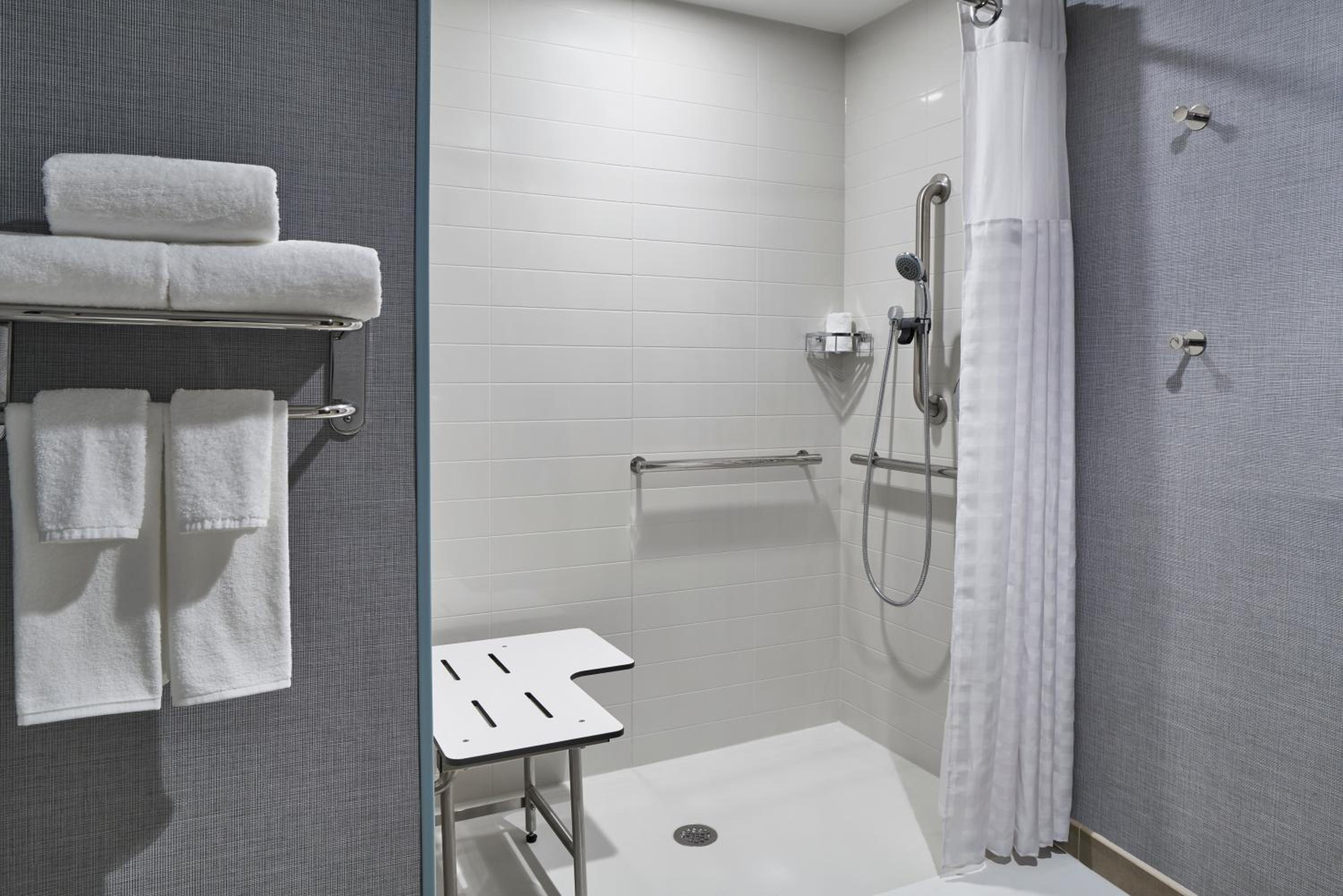 King Suite with Accessible Shower - Disability Access photo 1