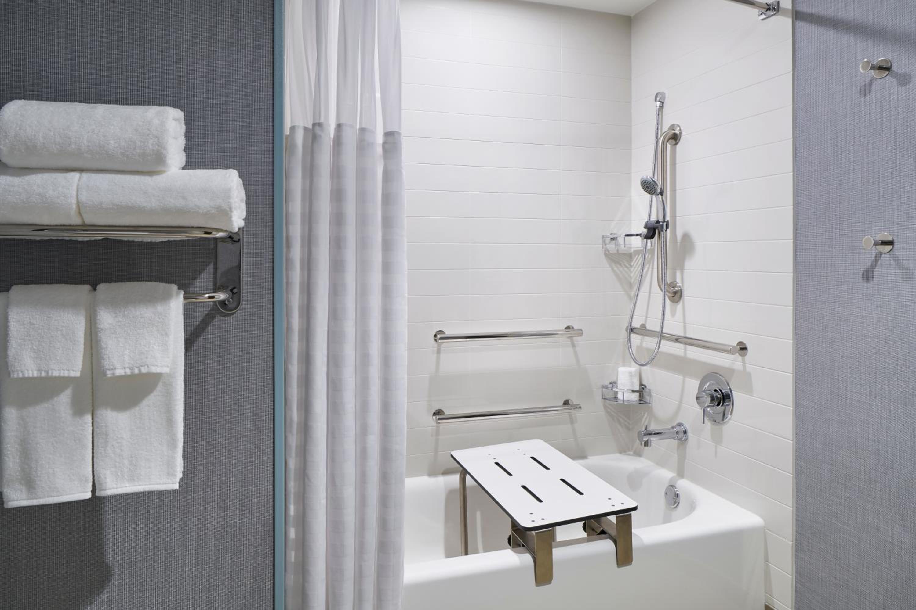 King Room with Sofa Bed and Accessible Tub photo 2