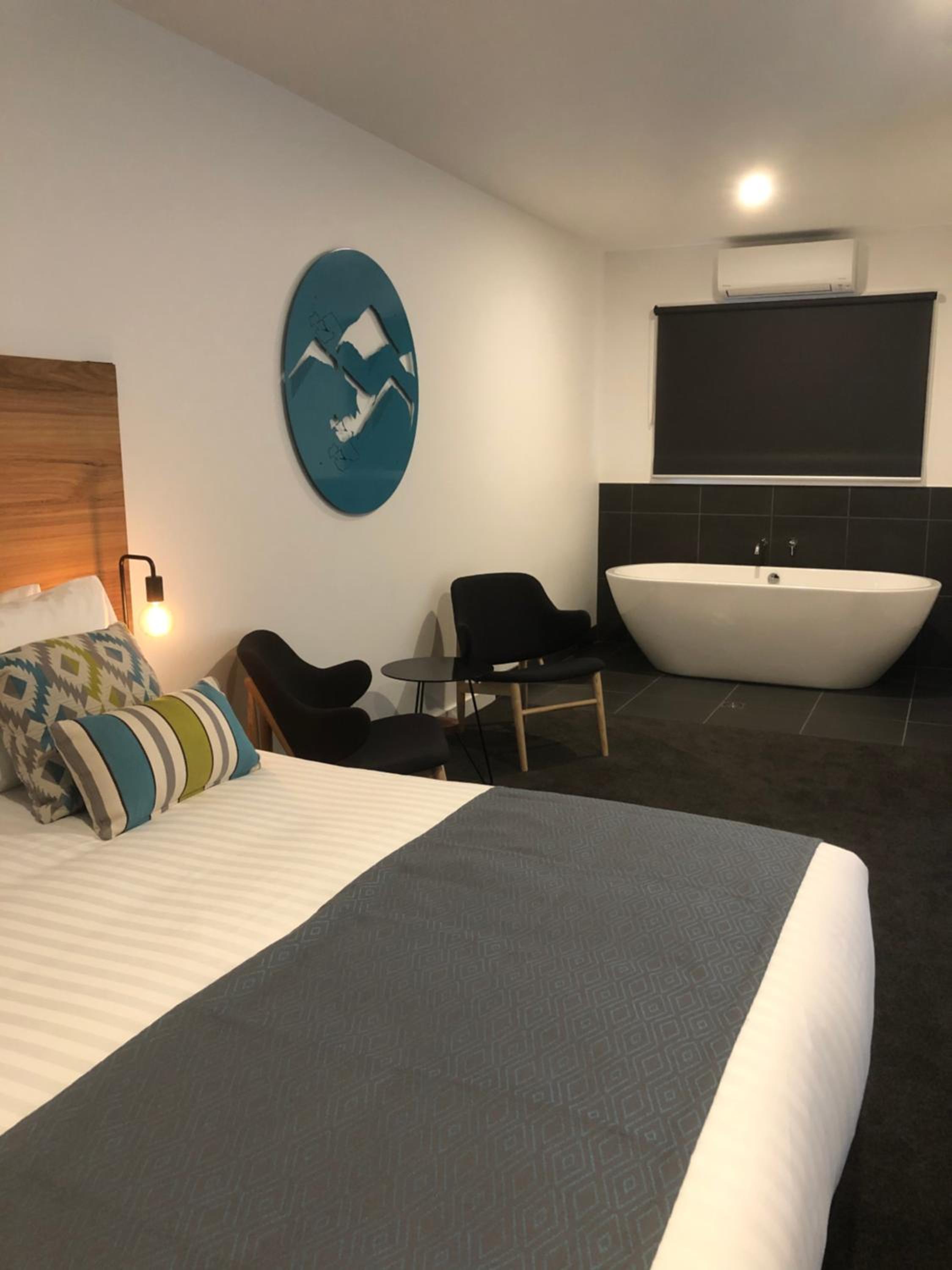 Deluxe King Suite With Bath