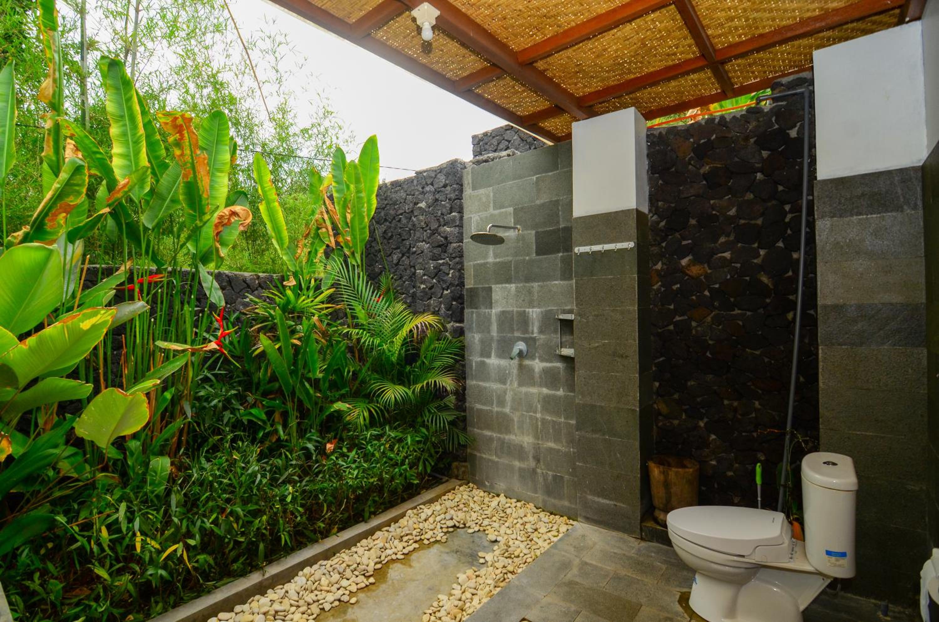 Bungalow with Garden View - Photo 9