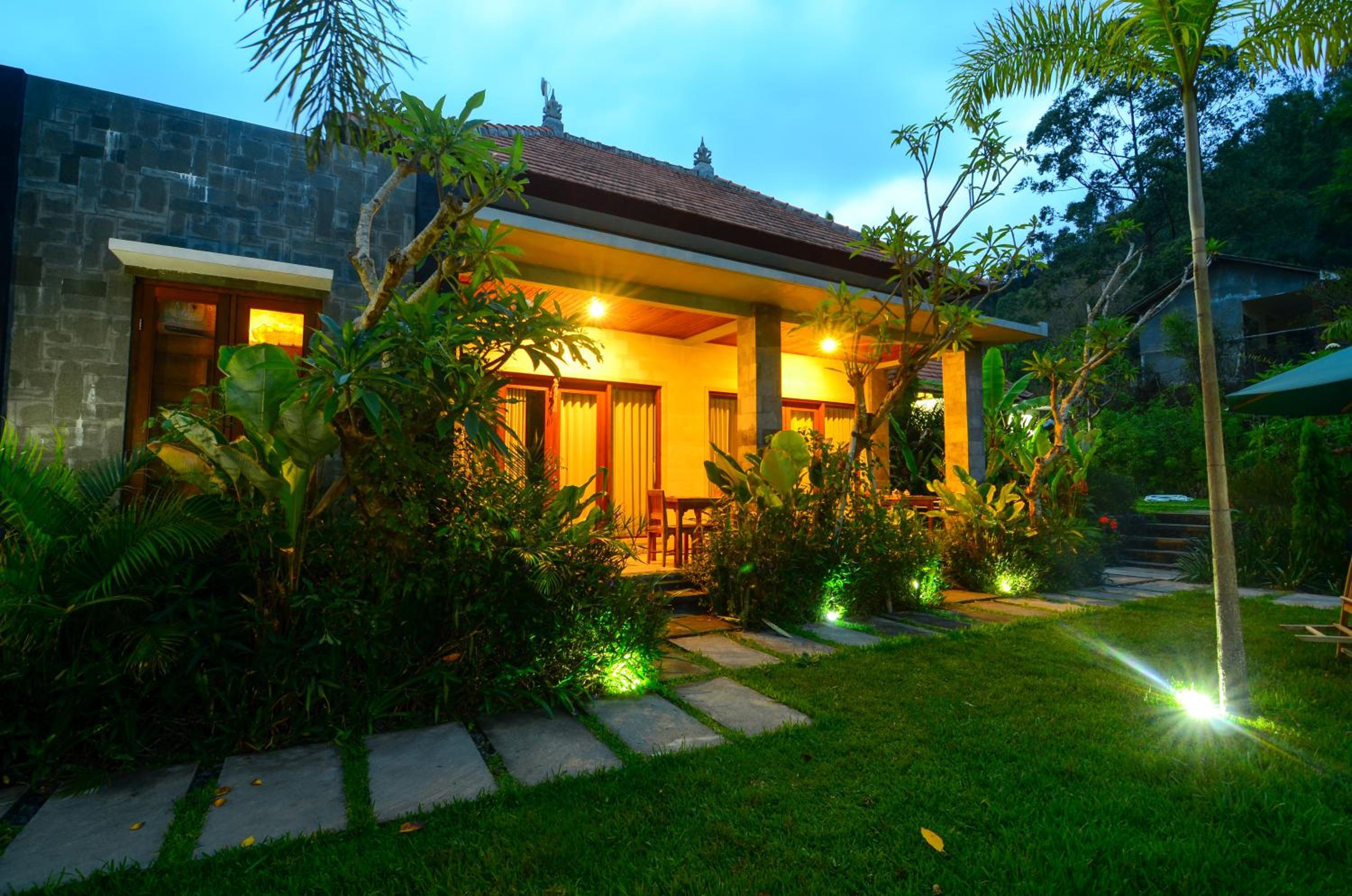 Bungalow with Garden View - Photo 16
