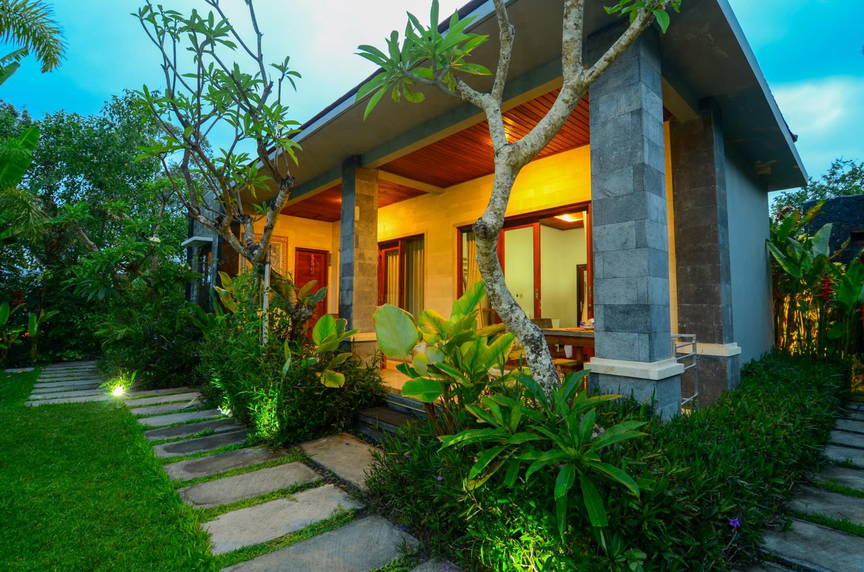 Bungalow with Garden View - Photo 12
