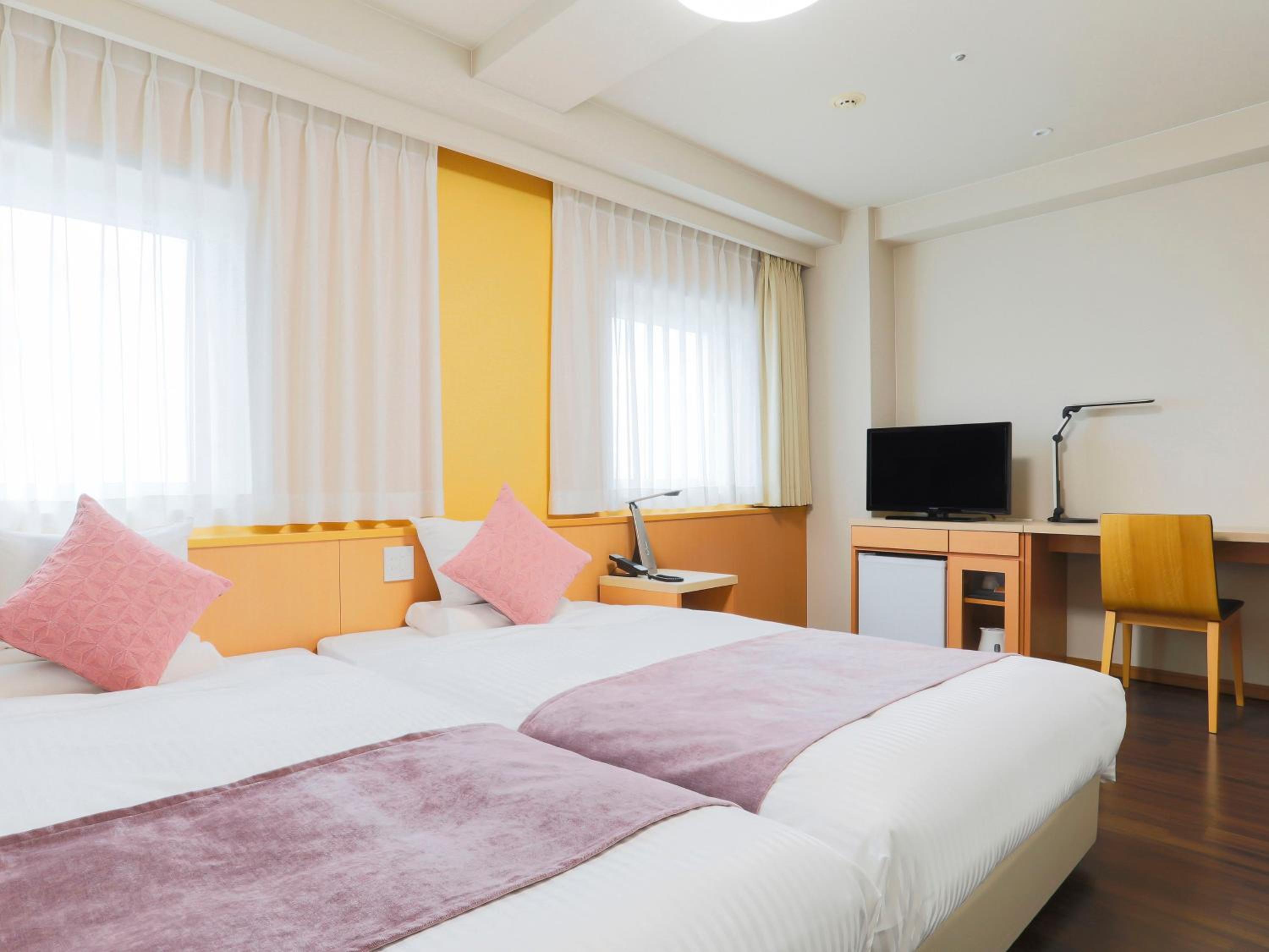 Hollywood Twin Room B High Floor - Non-Smoking