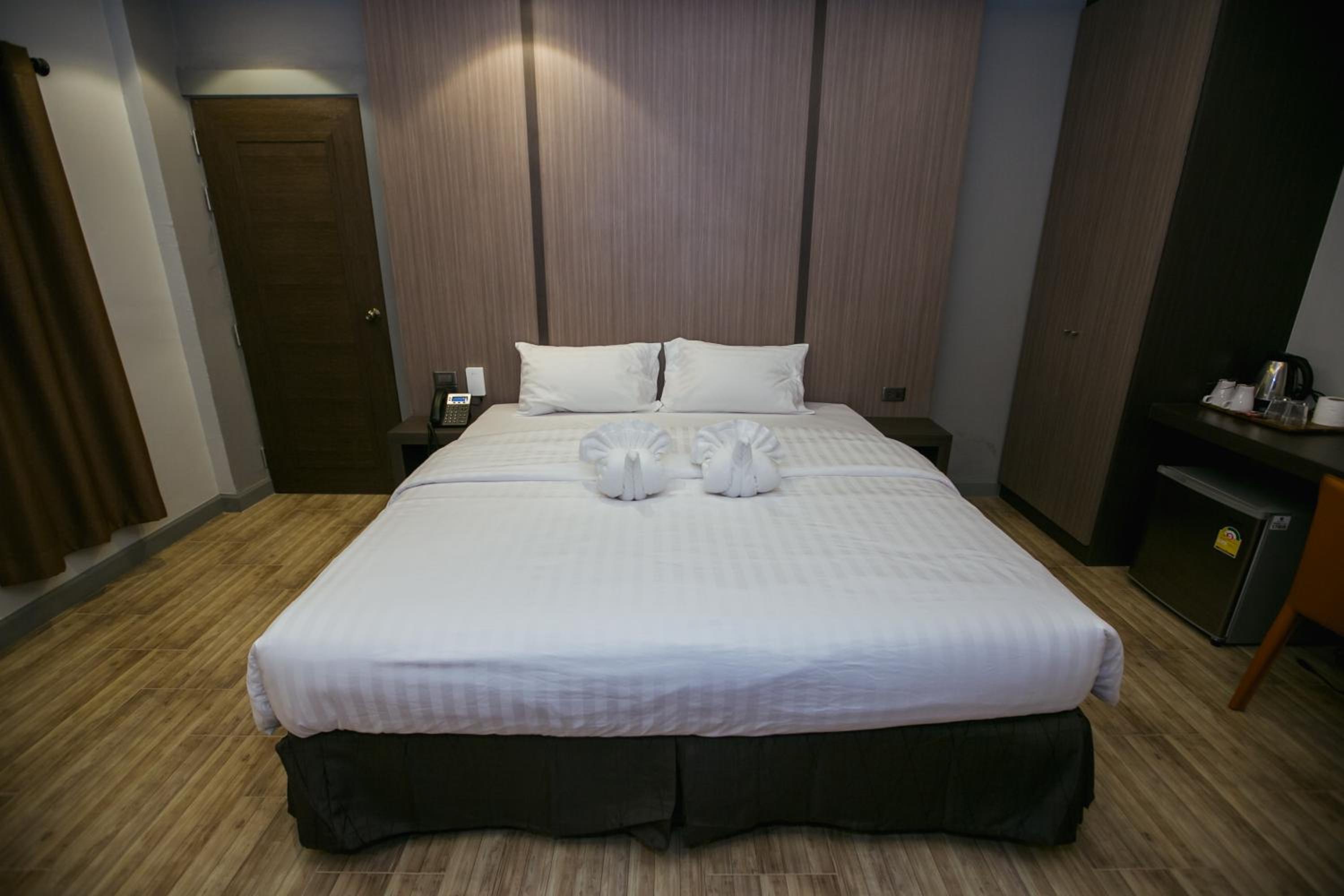Executive Suite - Photo 5