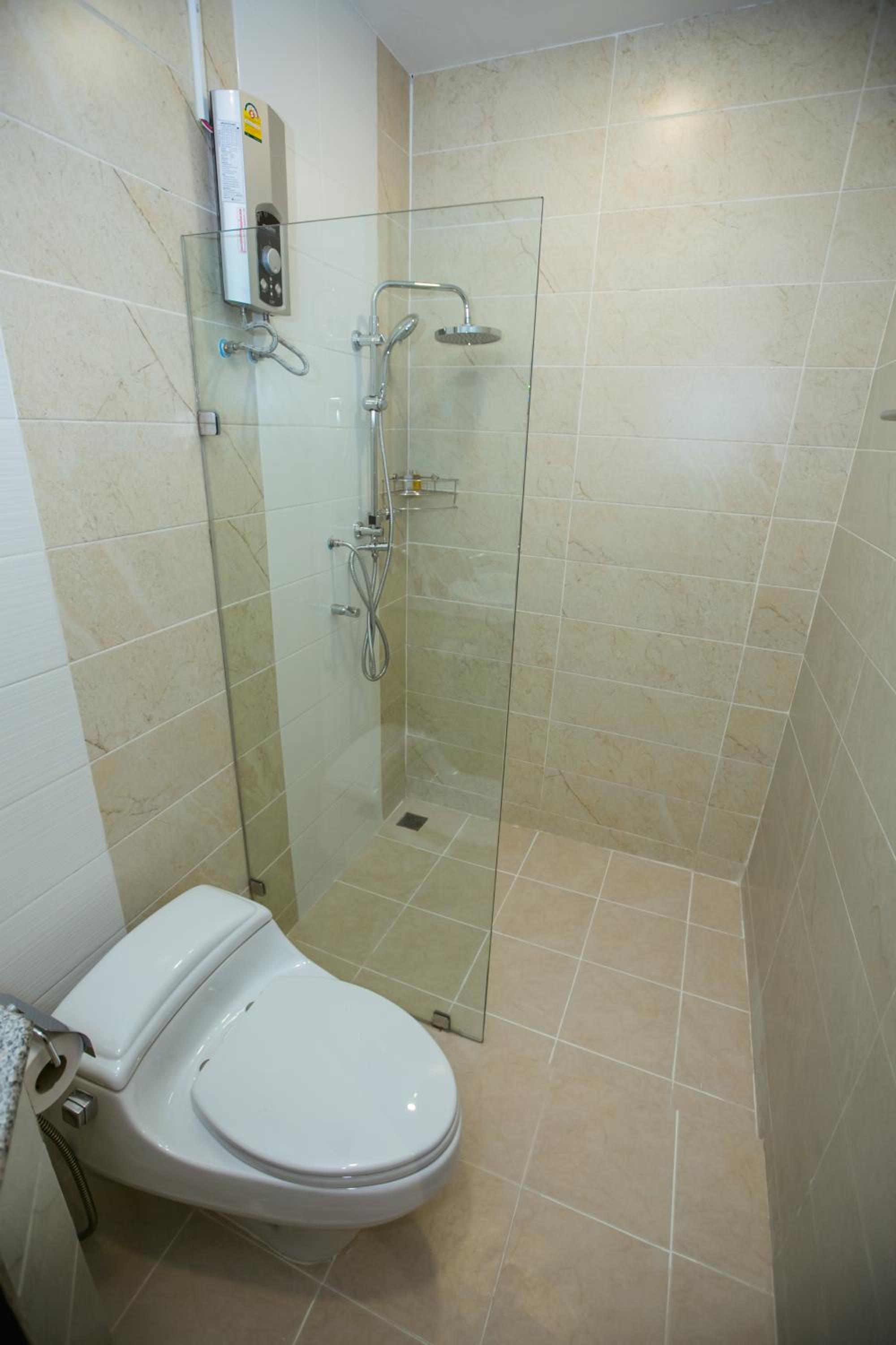 Executive Suite - Photo 2
