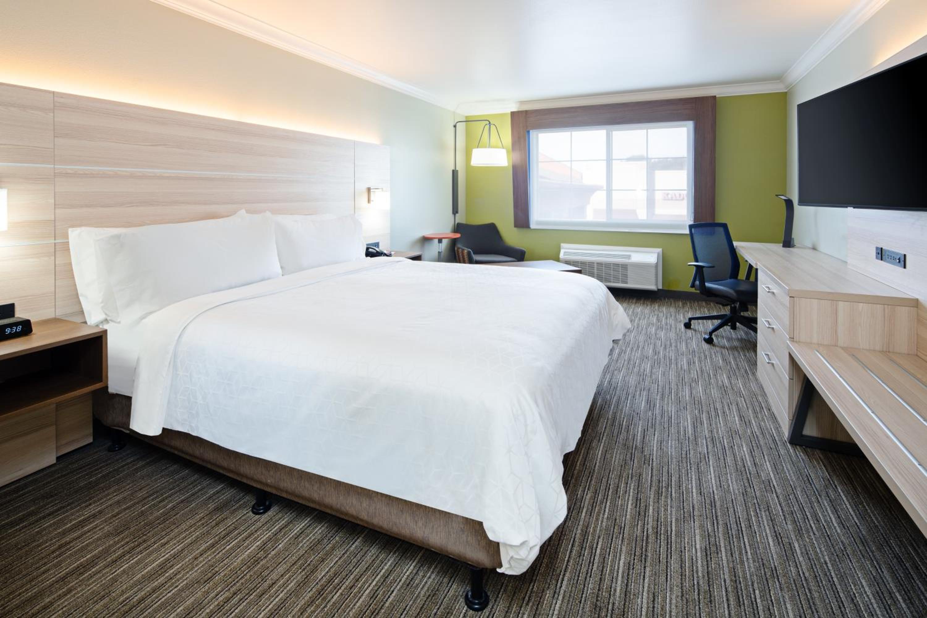 Standard King Room photo 1