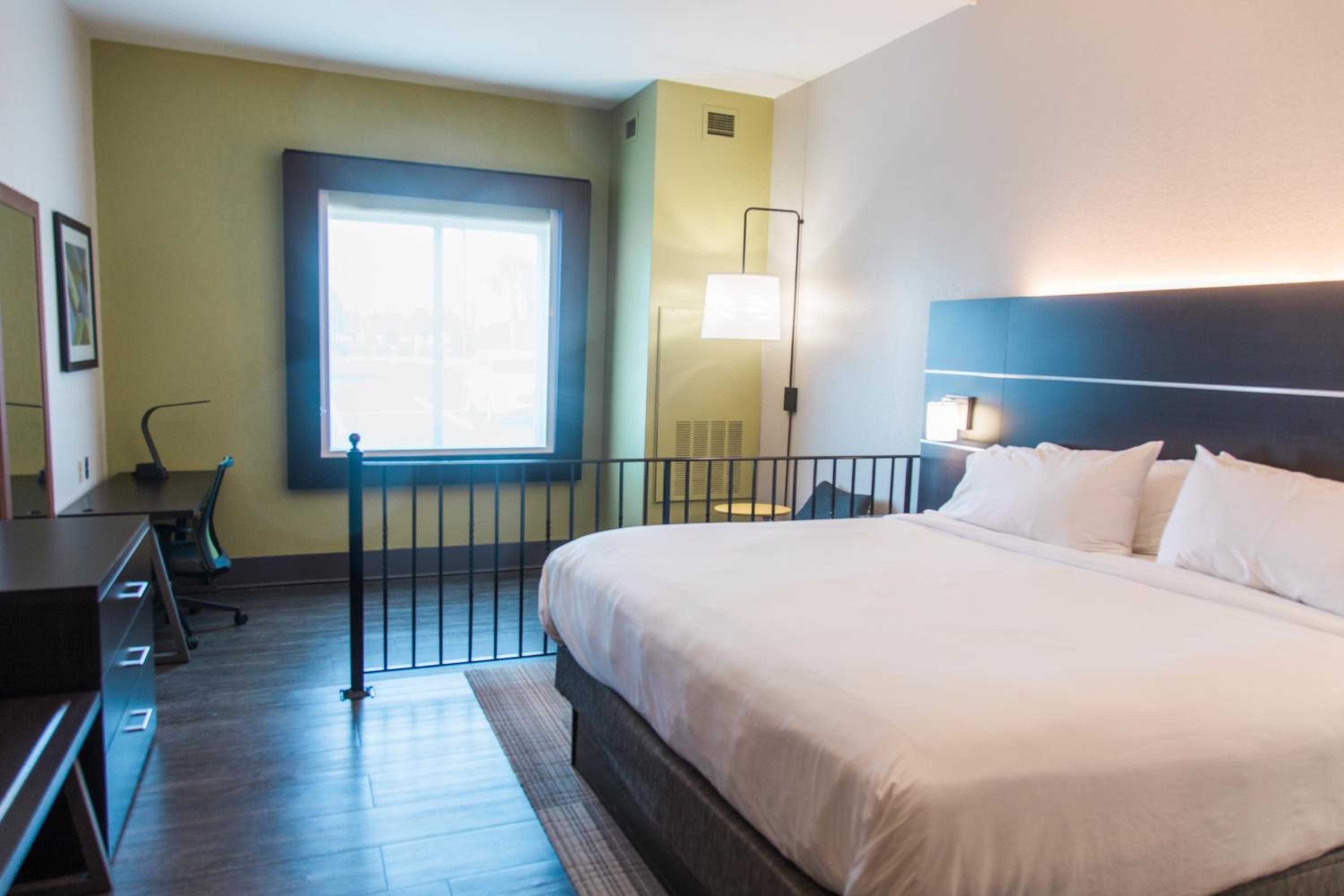 Standard King Room - Photo 1