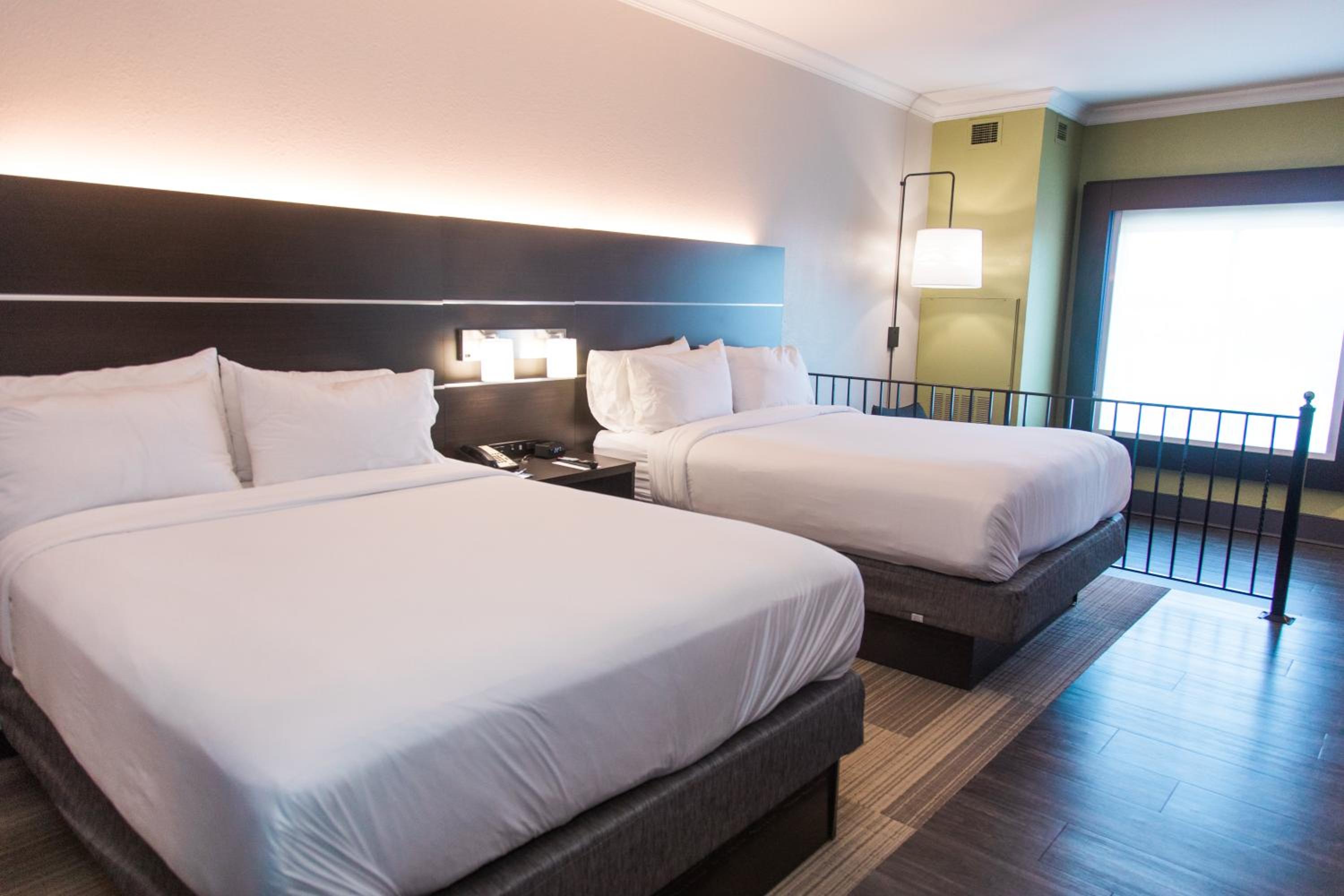 Standard Room with Two Queen Beds - Photo 1