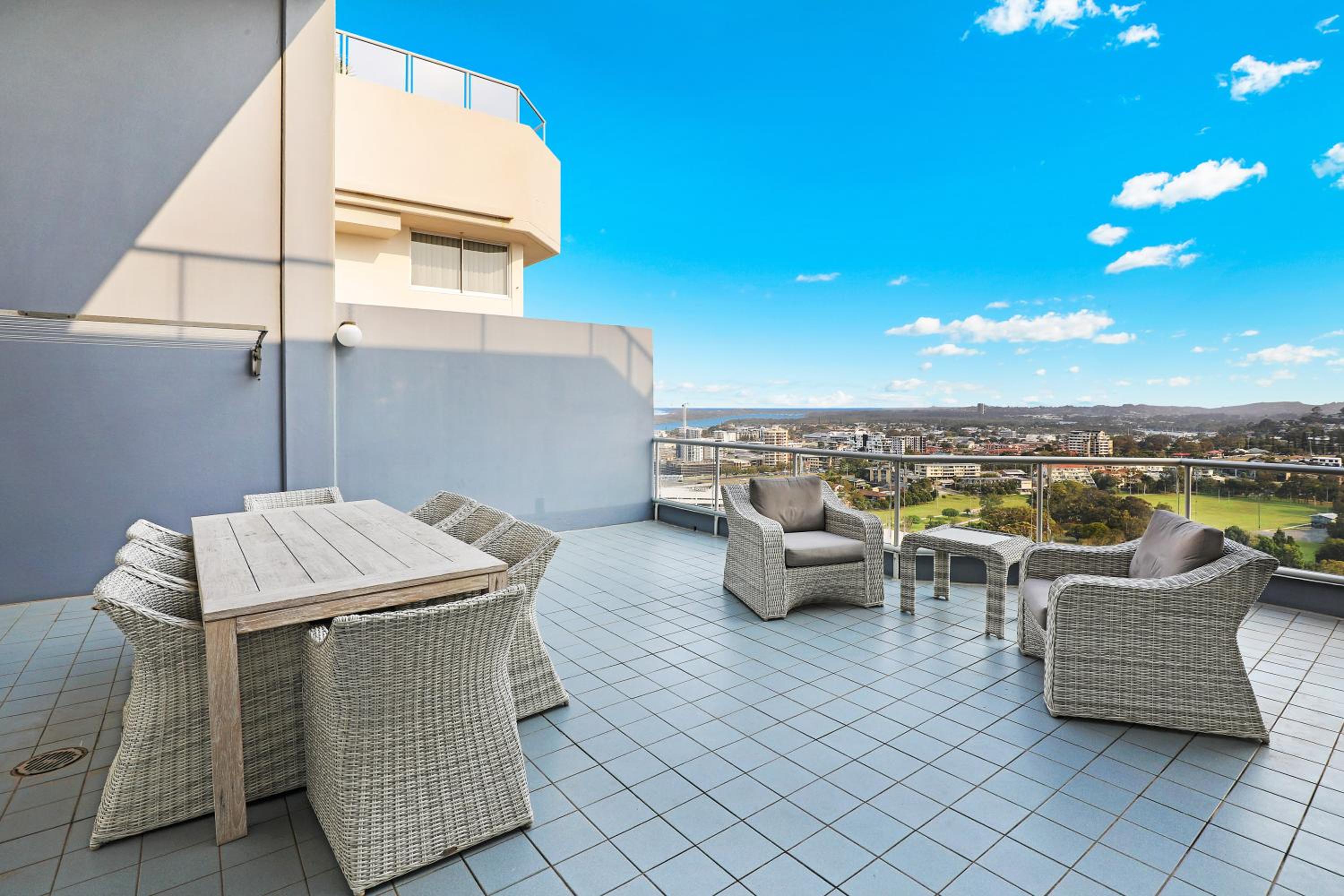 Deluxe Three Bedroom Ocean View Apartment